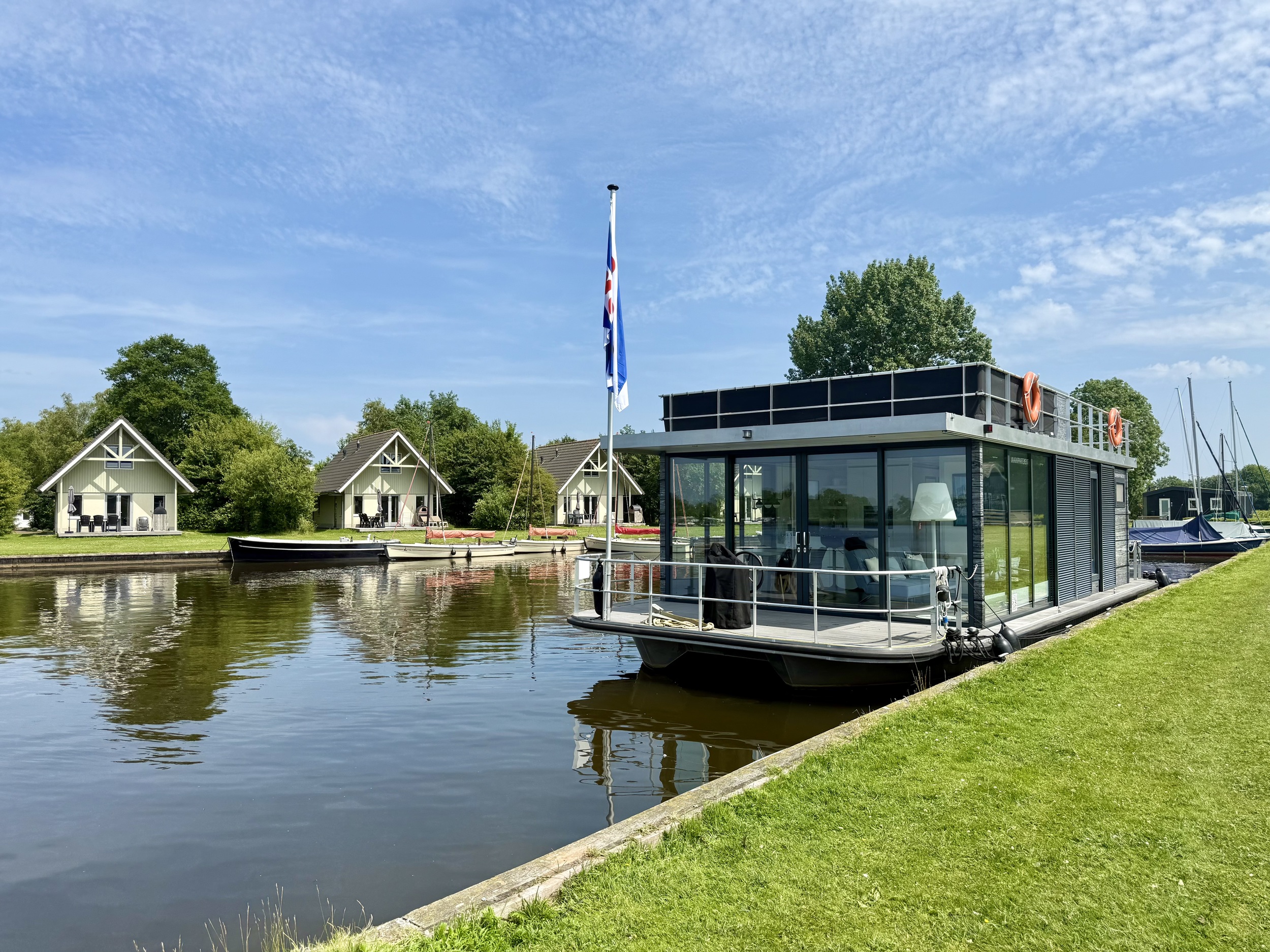 VaarAppartement 'Black Pearl' Houseboat - Panoramahut — foto 6 van 42