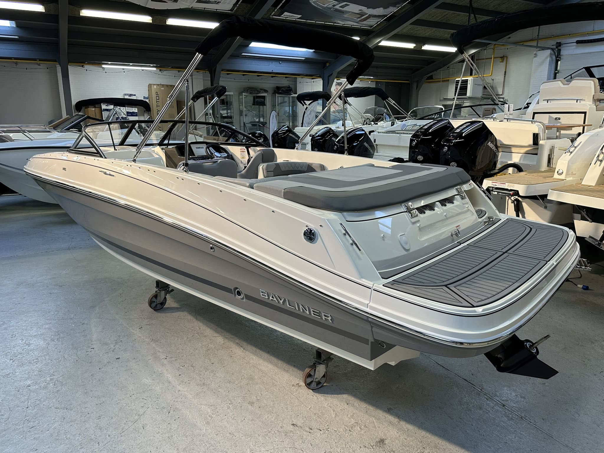 Bayliner VR6 Bowrider — foto 3 van 29