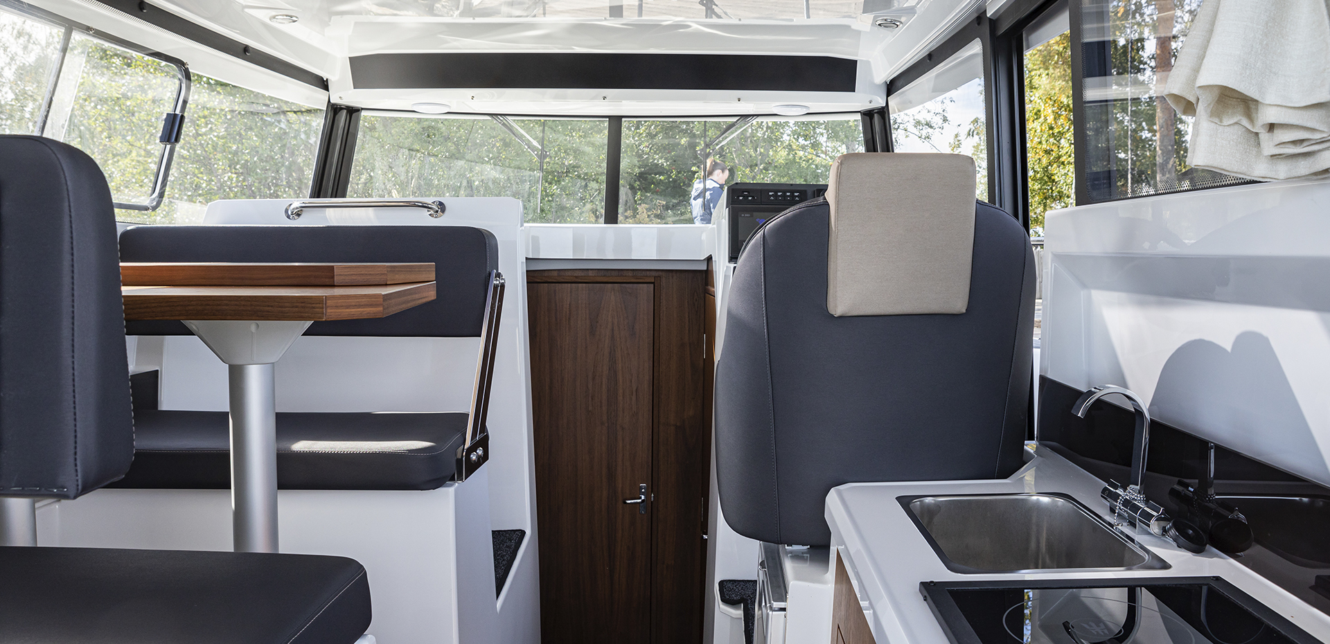 Finnmaster pilot 8 met 2x 200 pk Yamaha motoren  — foto 25 van 45