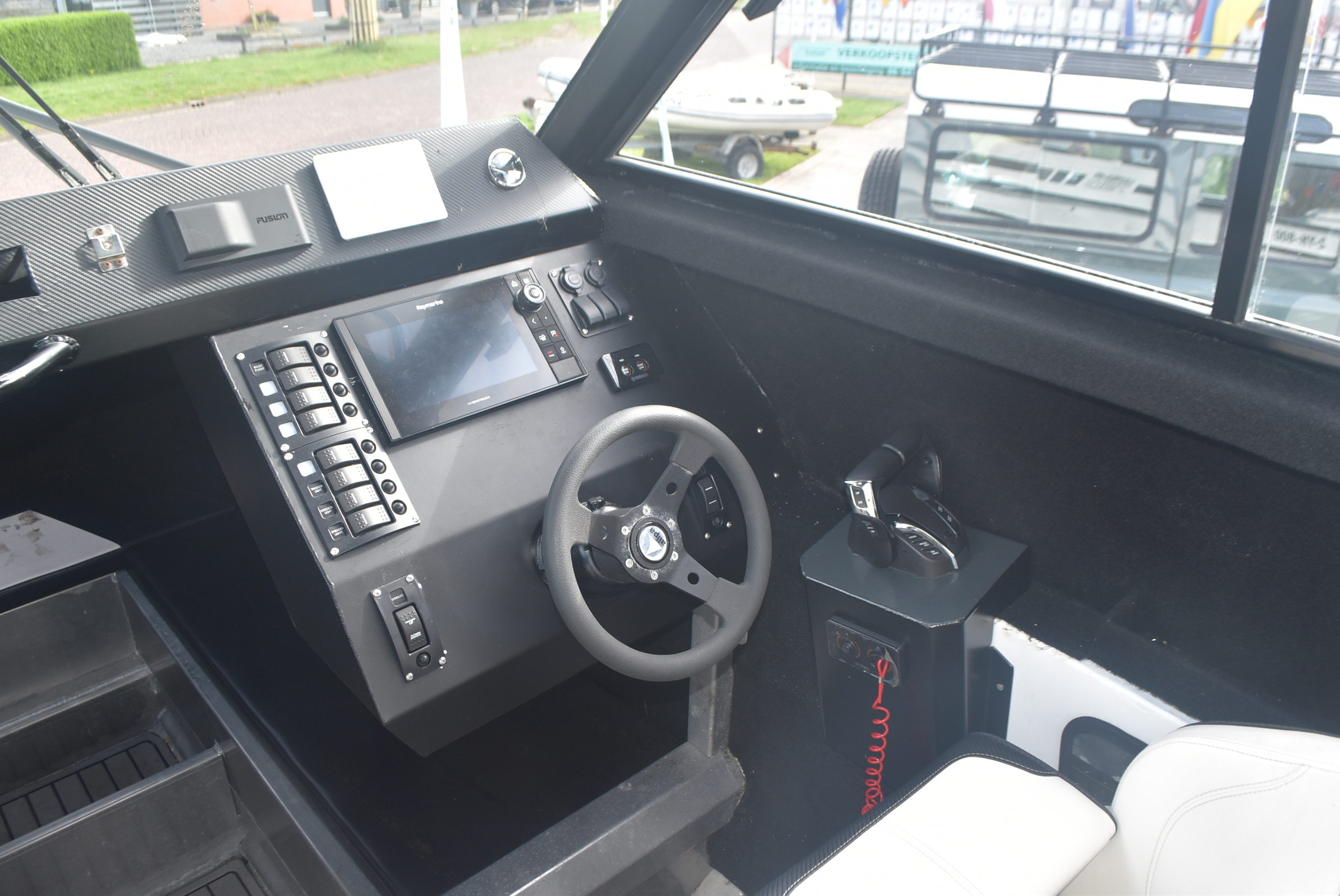 Ultra R750 — foto 10 van 13