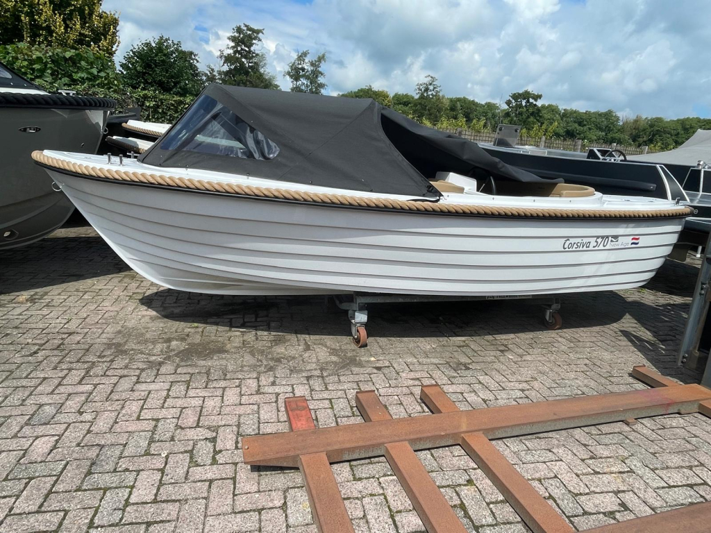 Corsiva 570 new age wit Yamaha 9.9pk