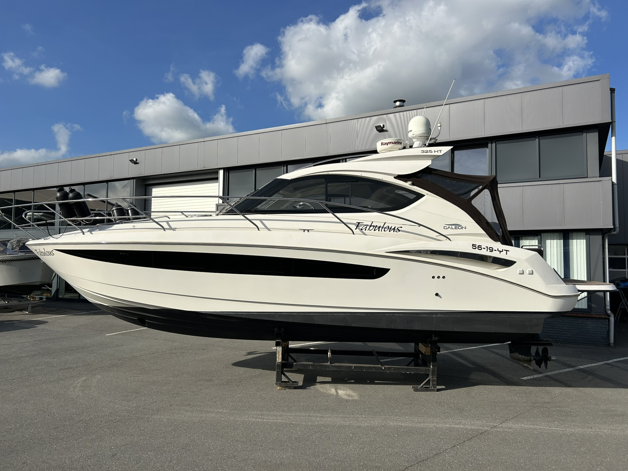 Galeon Yachts Galeon 325 HTS met Volvo Penta 370 pk — foto 1 van 17