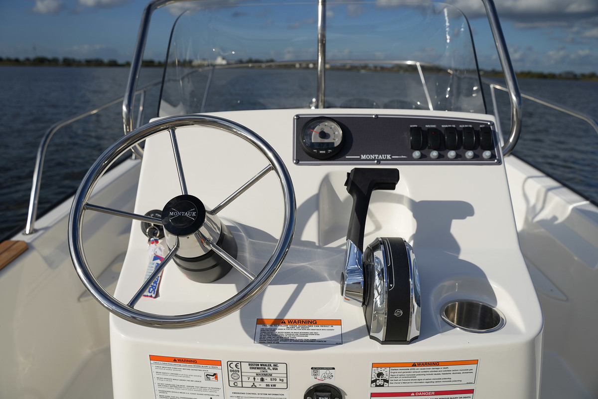 Boston Whaler 170 Montauk — foto 24 van 44