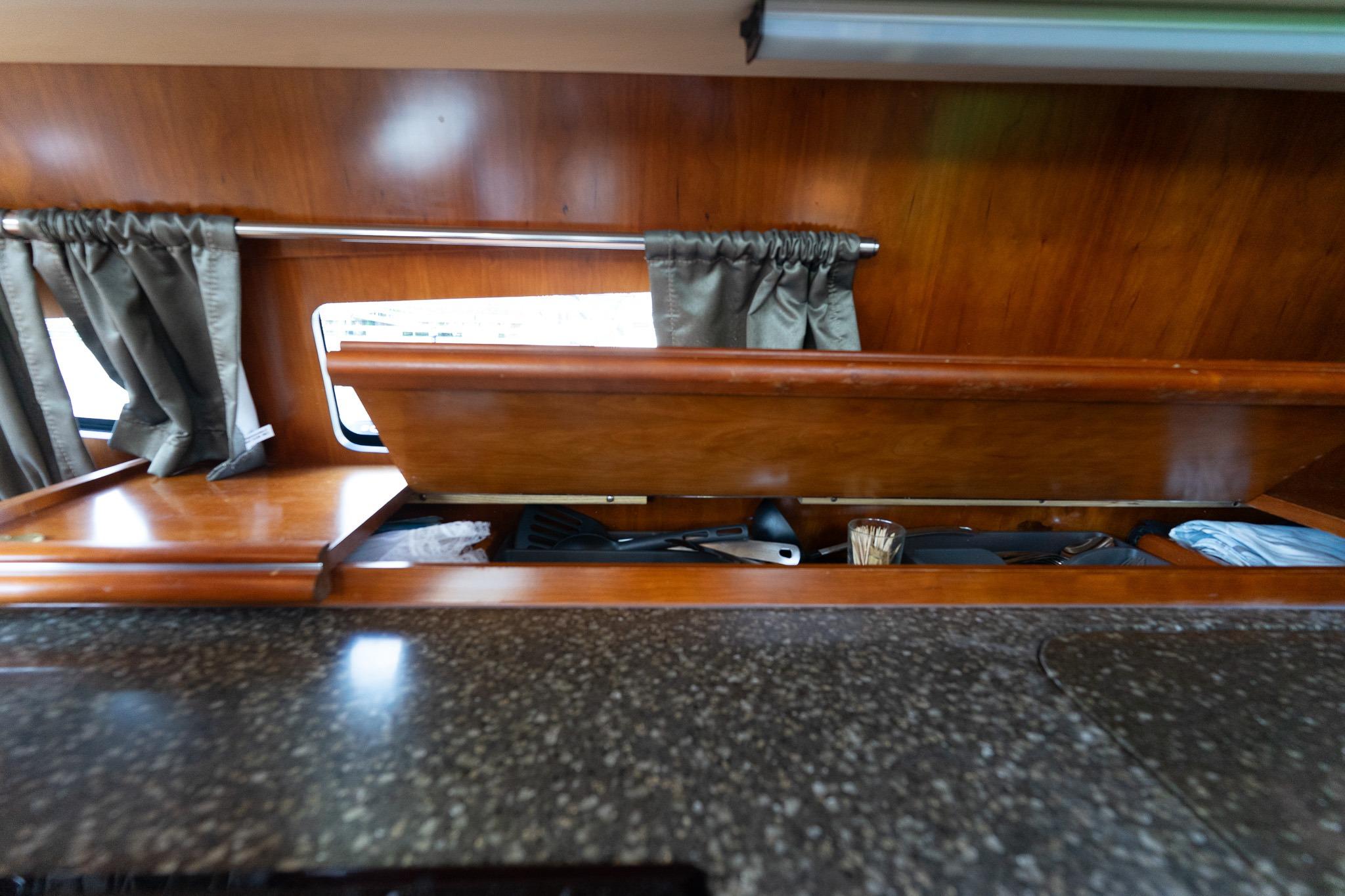 Cruisers Yachts 415 Express Motoryacht — foto 95 van 100