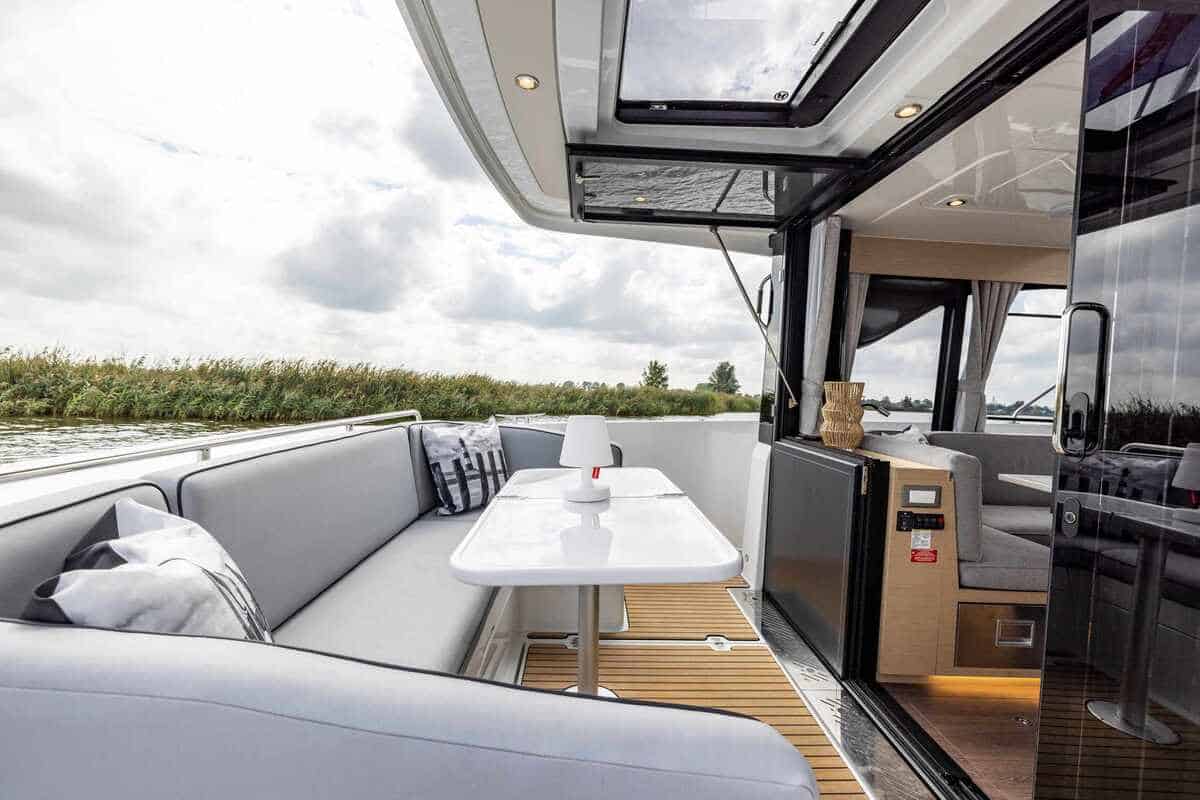 Delphia Yachts 11 Sedan Electric — foto 11 van 12