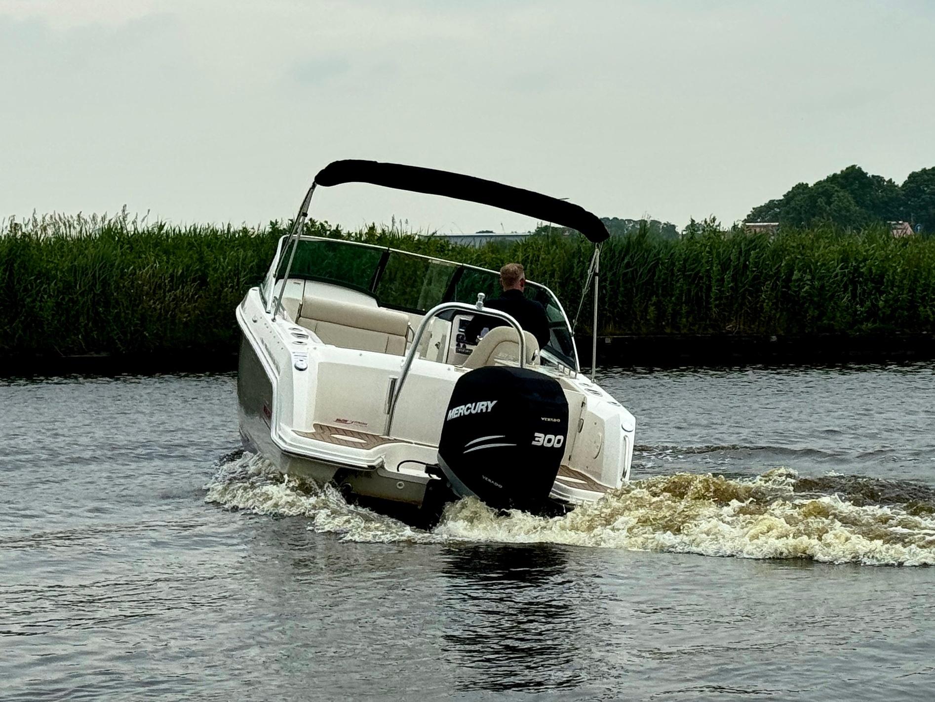 Boston Whaler 230 Vantage — foto 3 van 37