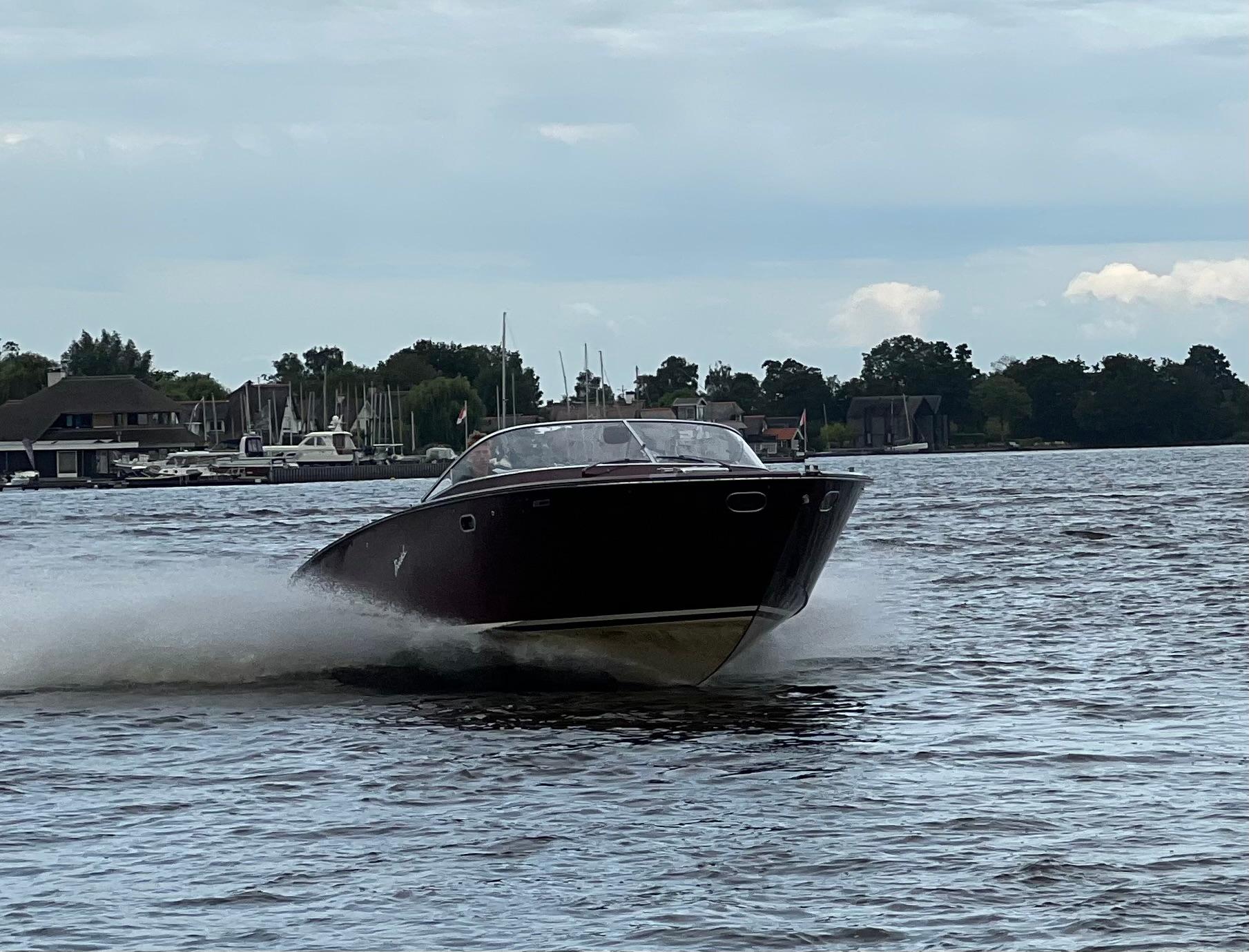 Boesch 850 Runabout Deluxe — foto 17 van 40