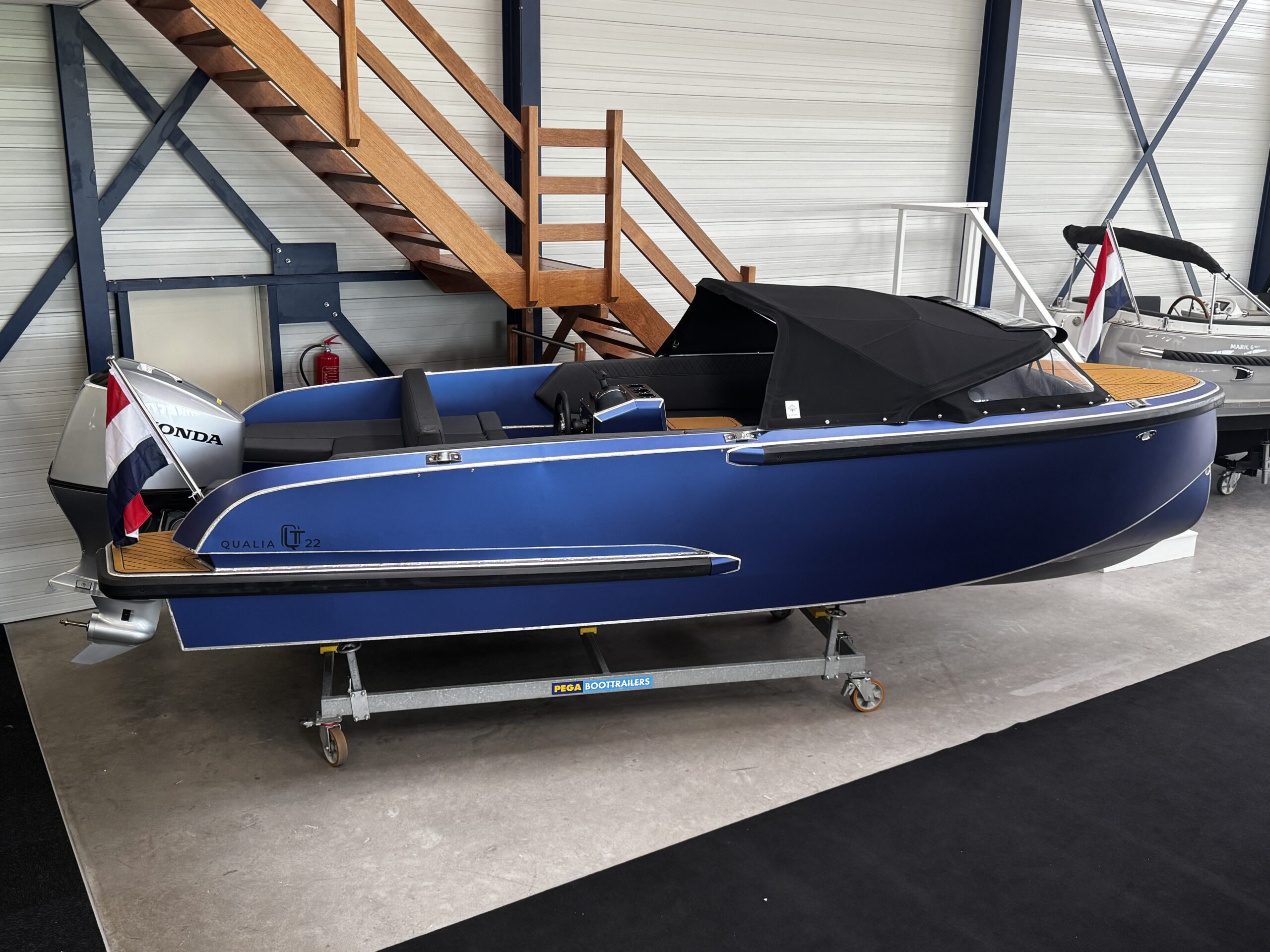 Qualia QT 22 Outboard — foto 2 van 28