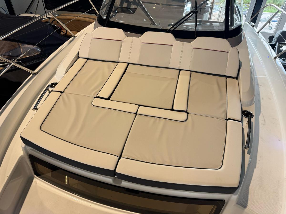 Jeanneau Cap Camarat 10.5 WA S2 op voorraad. Dit schip is aanwezig op de yamaha stand van hiswa te water 2026. — foto 16 van 35