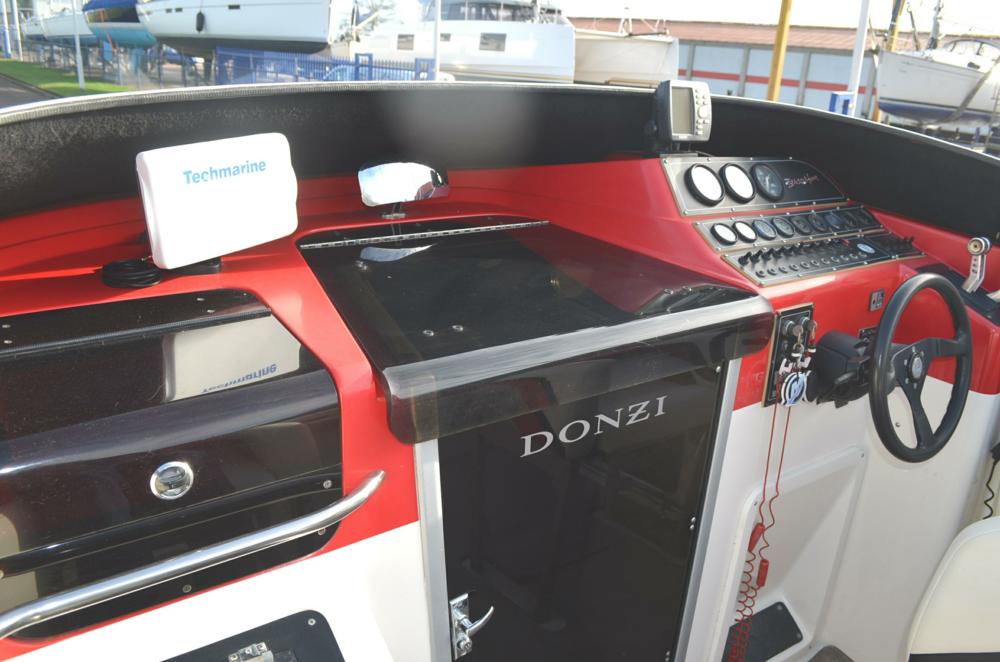 Donzi 30 "Black Widow" — foto 16 van 20