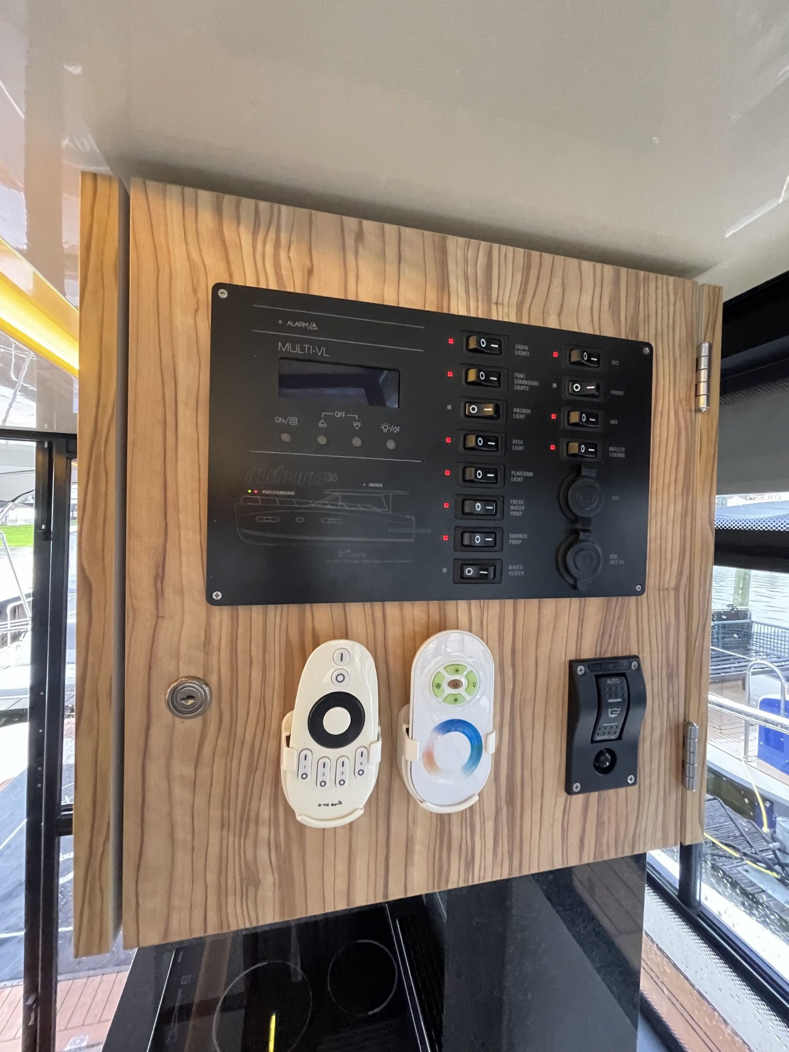 Cobra Futura 36 — foto 1 van 2