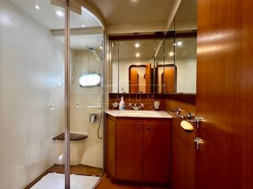 Ferretti 690 Altura (2006) — foto 11 van 12