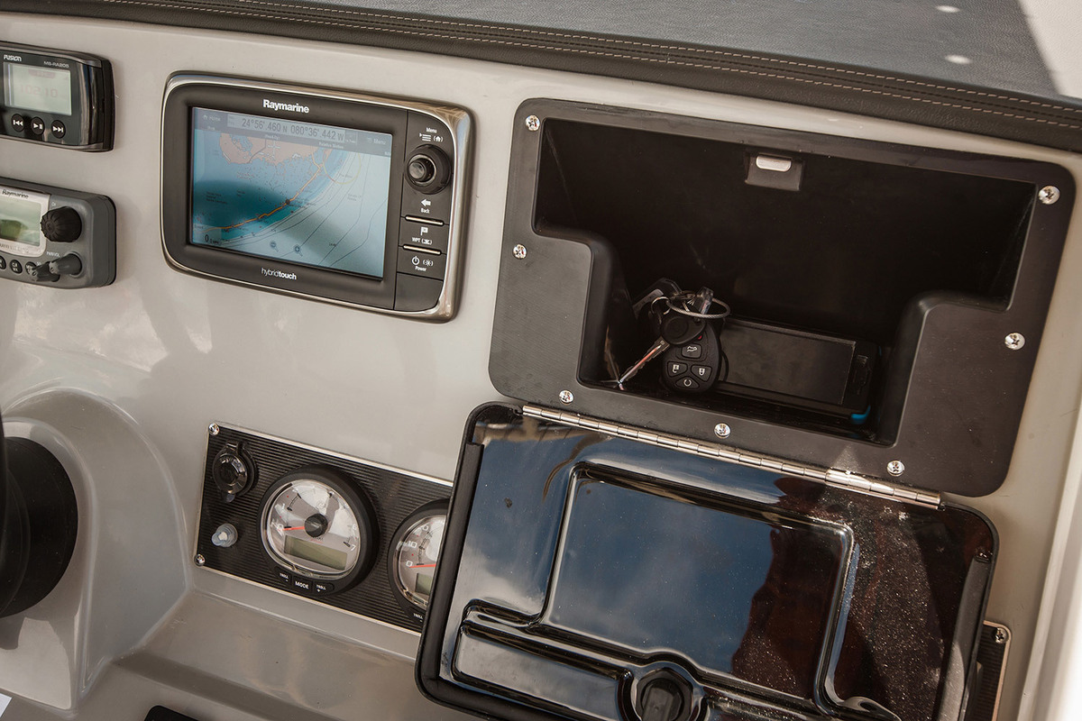 Boston Whaler 250 Dauntless — foto 12 van 12