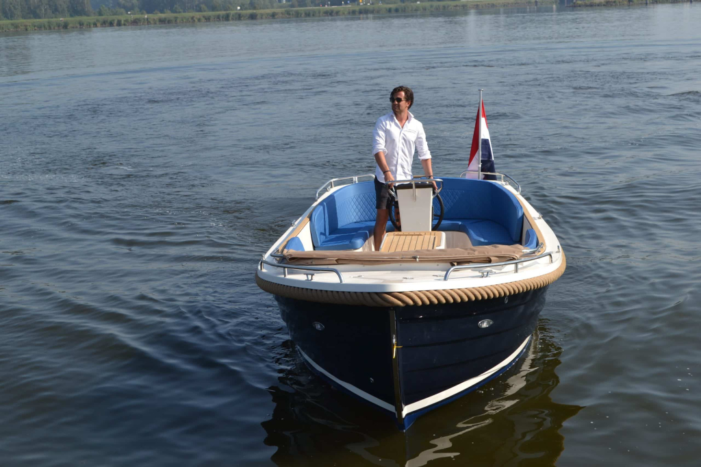 Waterspoor 630 | Diesel tender | Vanaf €45.450.- — foto 2 van 17