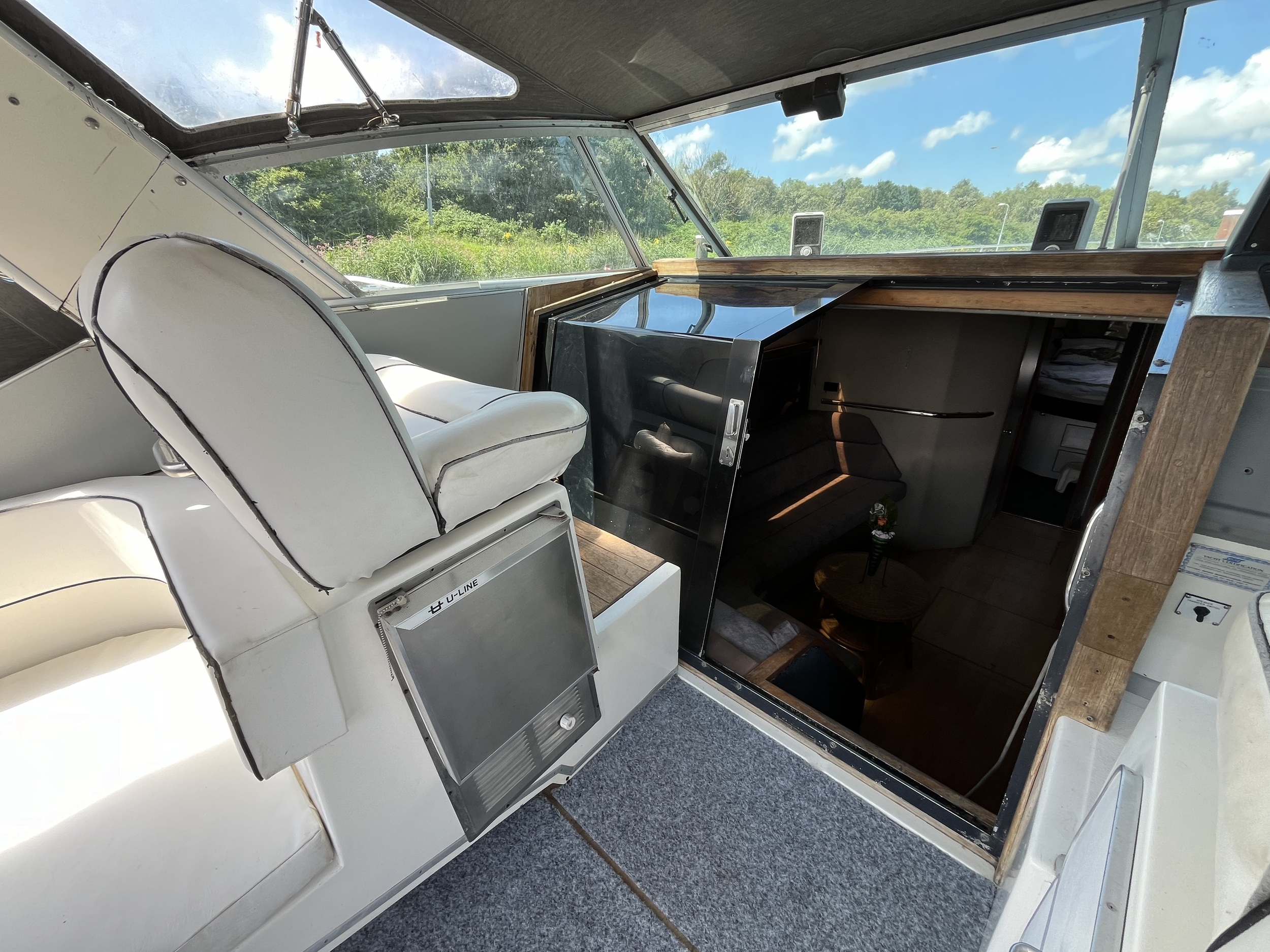 Sea Ray 390 Express Cruiser — foto 10 van 43