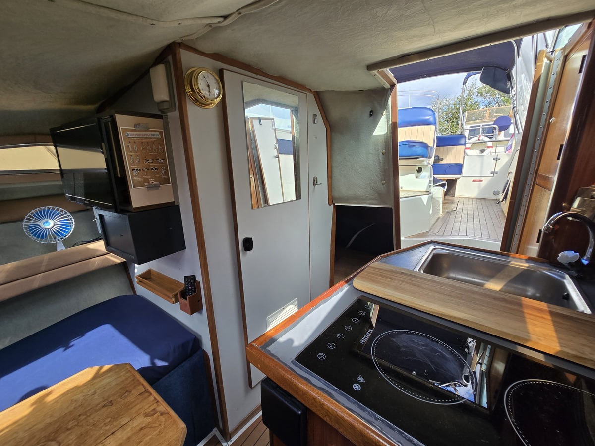 Sea Ray 220DA — foto 9 van 23