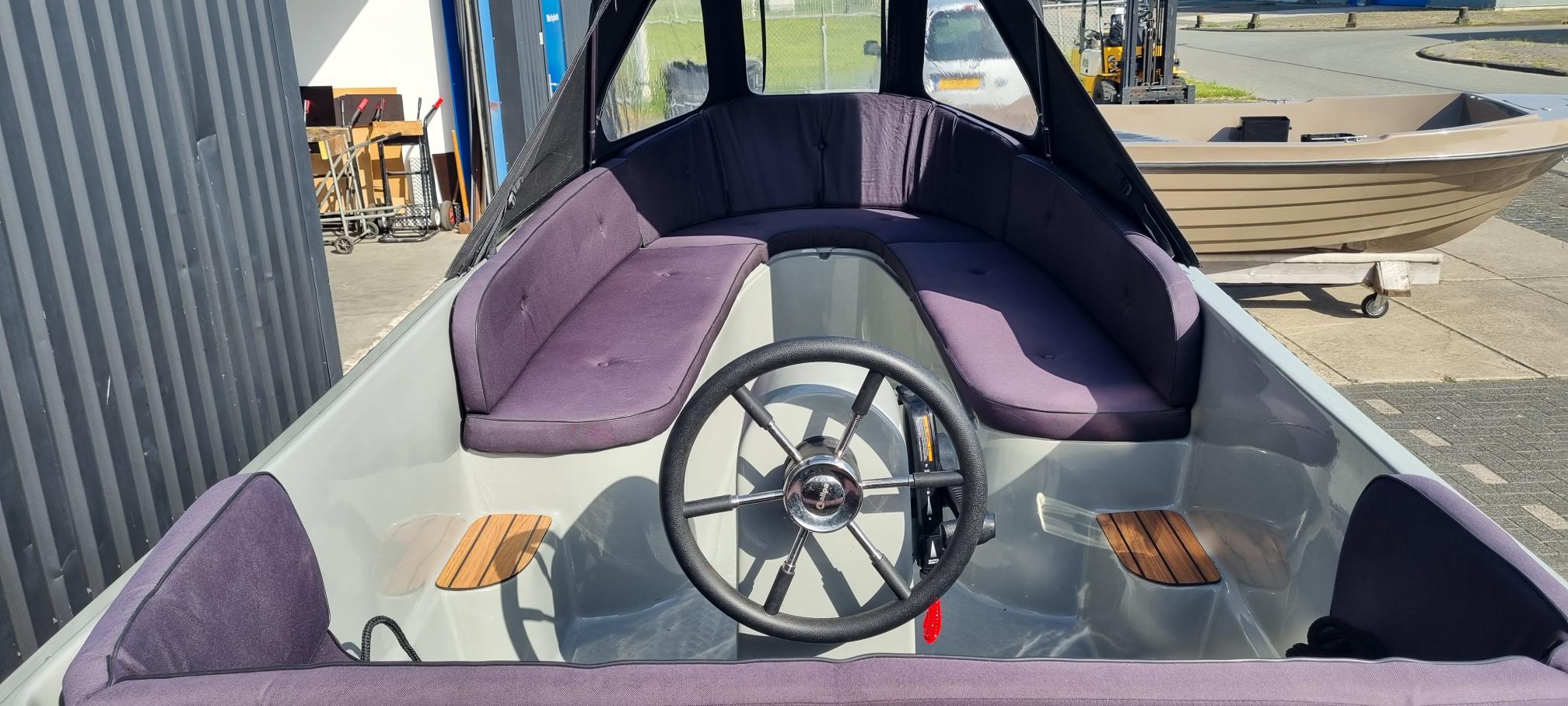 Beauty 475 met 9.8 PK Tohatsu. - Botenmarkt Friesland B.V. — foto 4 van 9