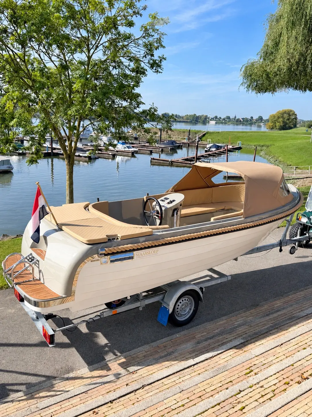 Maassloep 570 Honda 20pk 4takt full opties! 10 vaar uren — foto 1 van 13