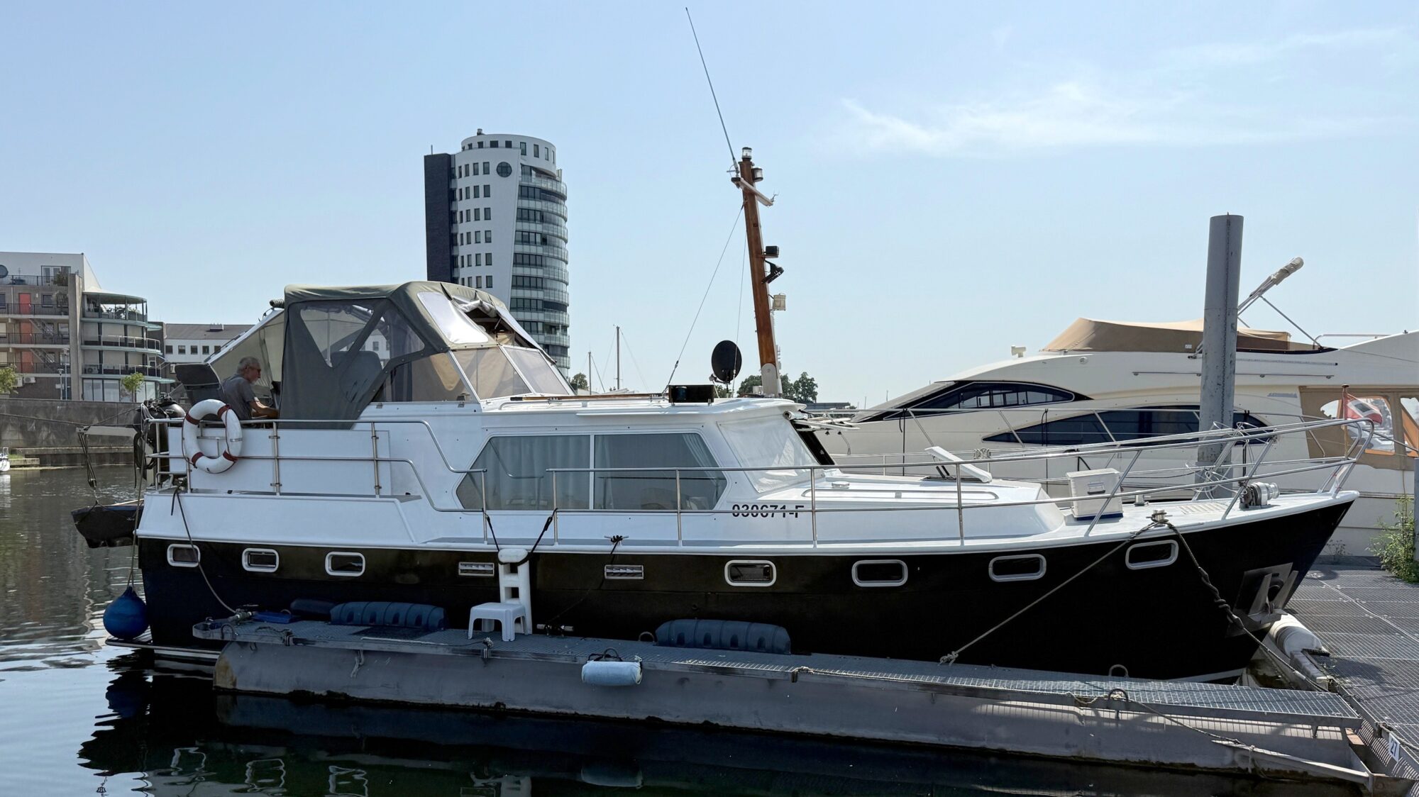 Valkkruiser 10.50 AK Cabrio — foto 1 van 27