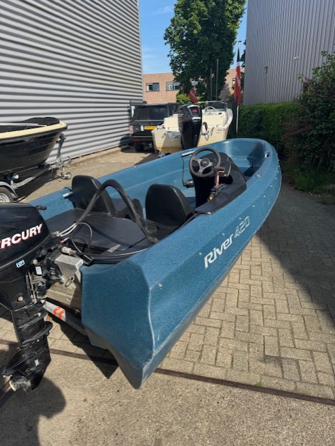 River 420XR met Mercury F9,9EL — foto 3 van 5
