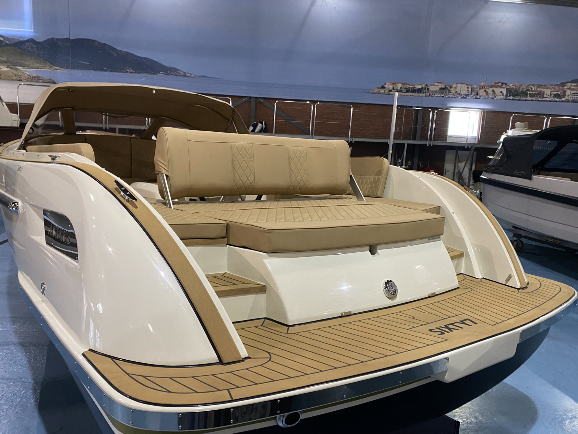 Antaris Sixty7 met Vetus 42 pk creme op voorraad! — foto 4 van 9
