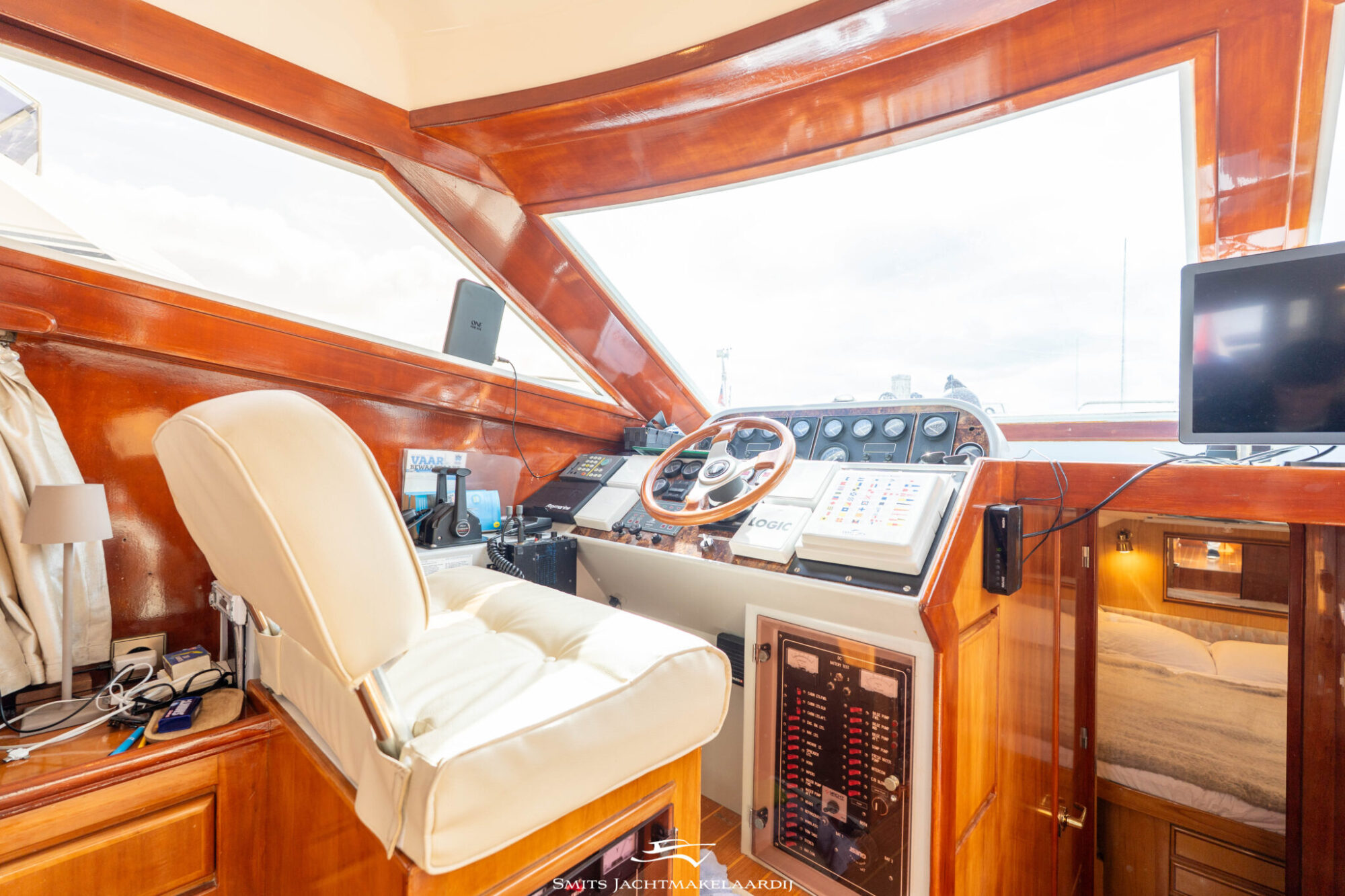 Astor 37 Flybridge — foto 6 van 54