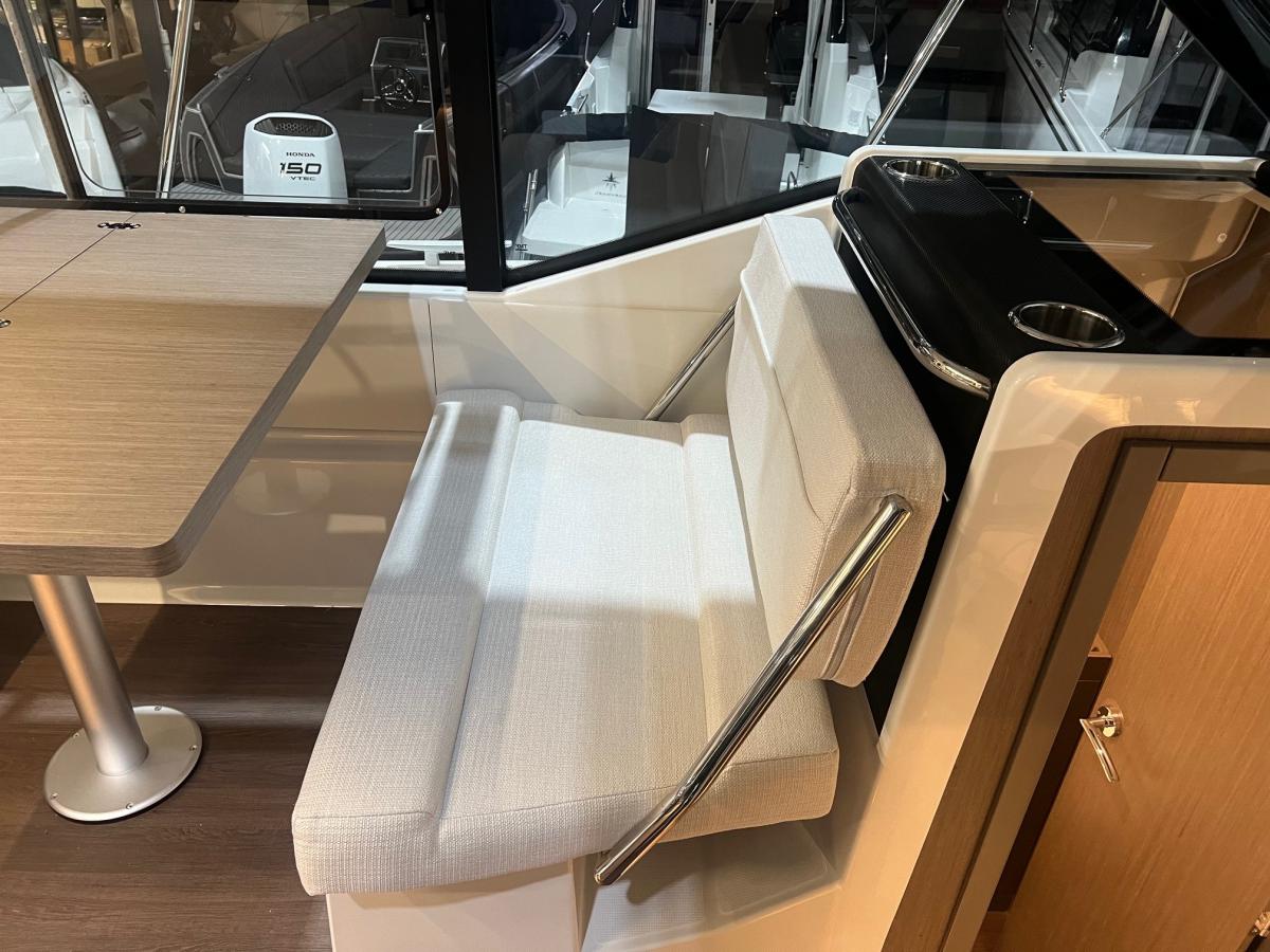 Jeanneau Merry Fisher 895 serie 2. Dit schip is aanwezig op de Yamaha stand van hiswa te water 2026. — foto 31 van 48