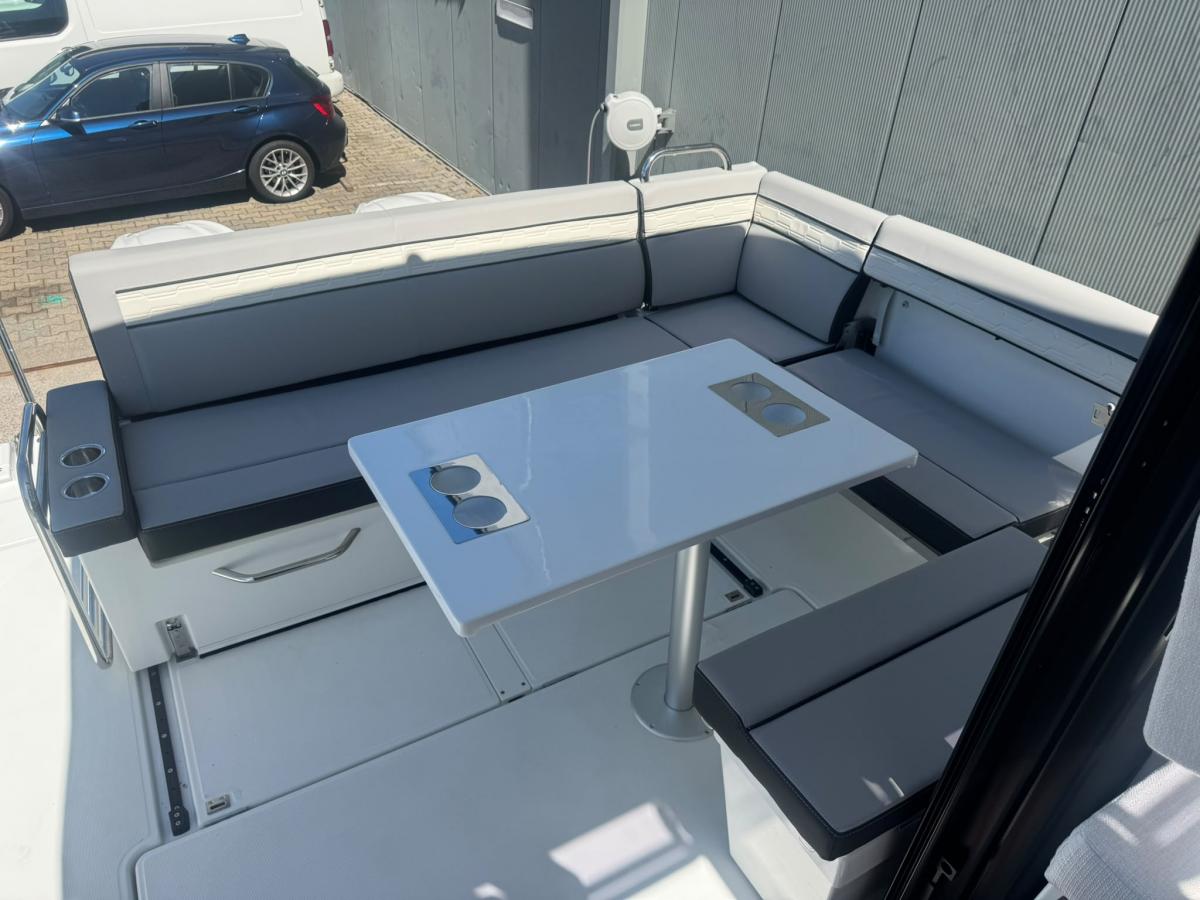 Jeanneau Merry Fisher 895 serie 2. Dit schip is aanwezig op de Yamaha stand van hiswa te water 2026. — foto 9 van 48
