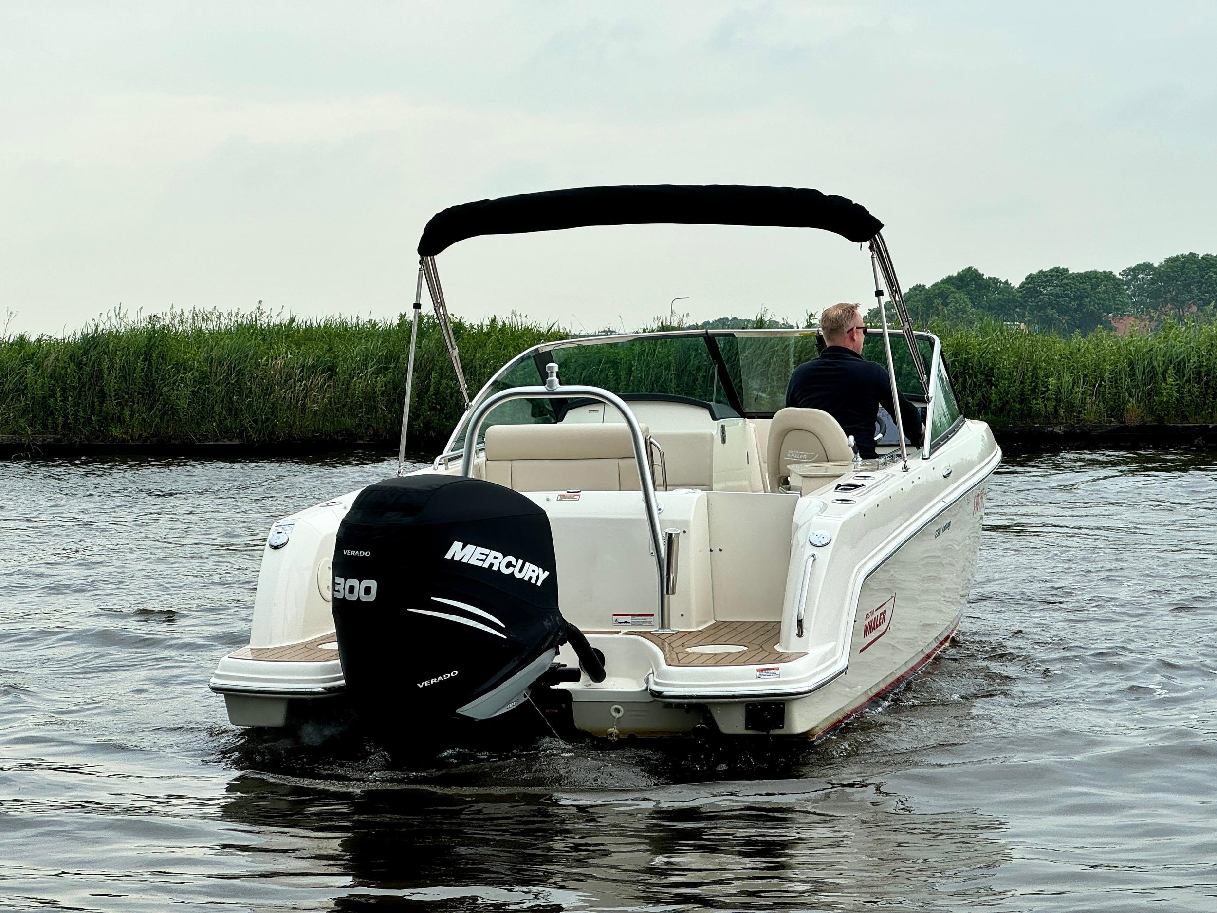 Boston Whaler 230 Vantage — foto 27 van 37