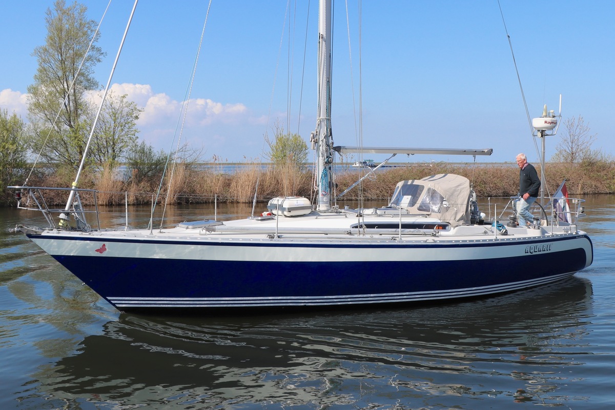 Holman & Pye Rood Admiral 36