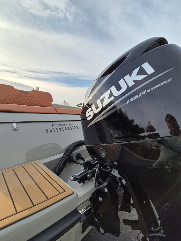Giant 660 Tender | nieuwe Suzuki DF100 | vaarklaar DEMO — foto 16 van 24
