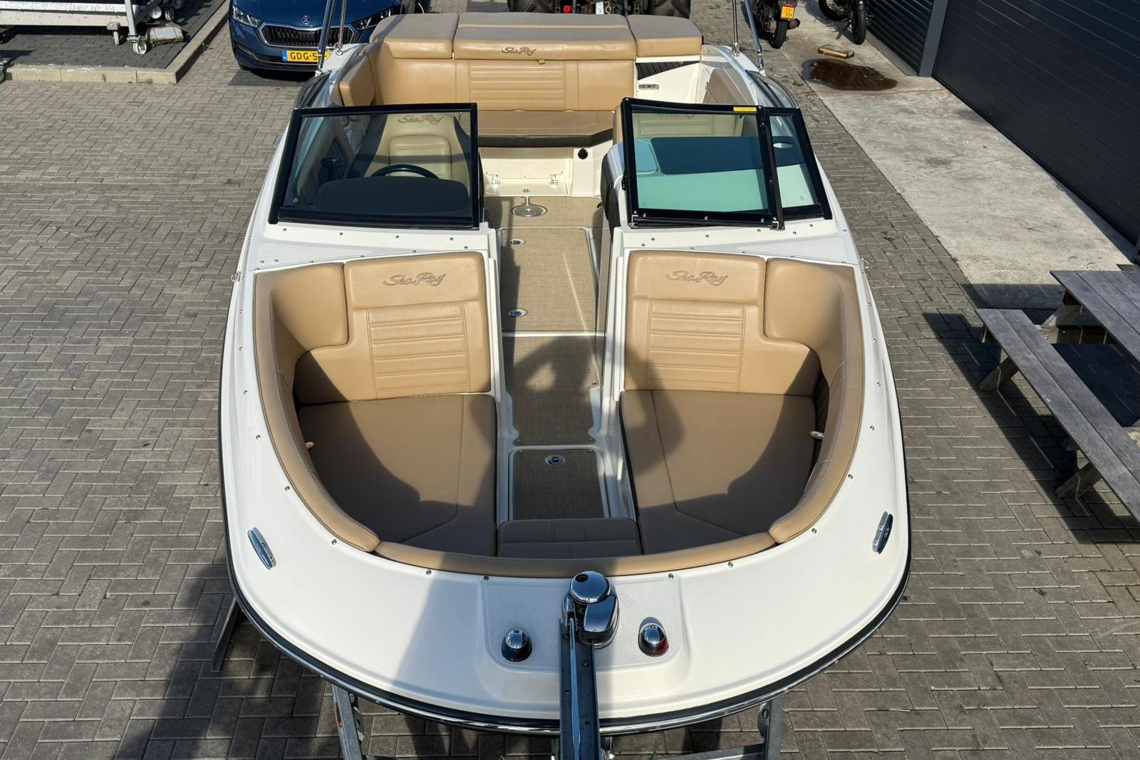 Sea Ray SPX 230 — foto 16 van 47