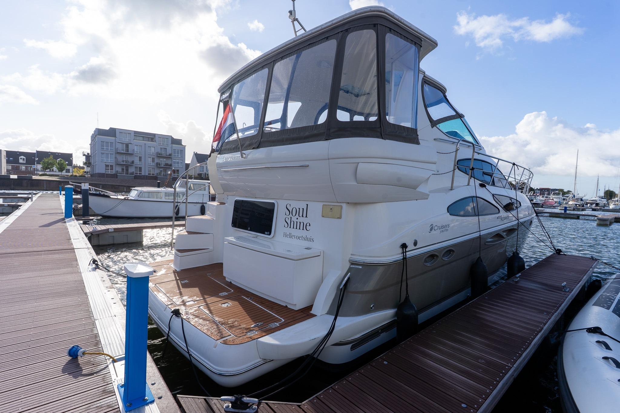 Cruisers Yachts 415 Express Motoryacht — foto 38 van 100