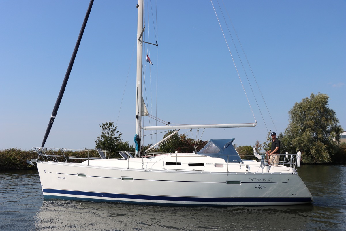 BENETEAU OCEANIS CLIPPER 373 — foto 47 van 48