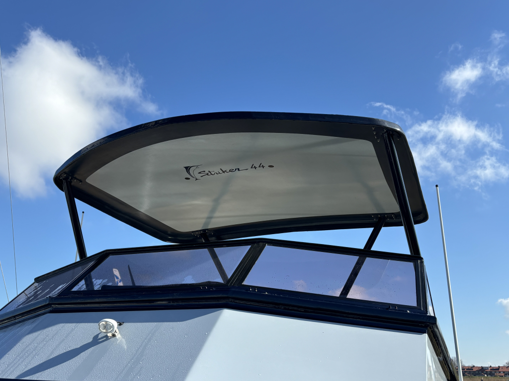 Striker 44 — foto 7 van 28