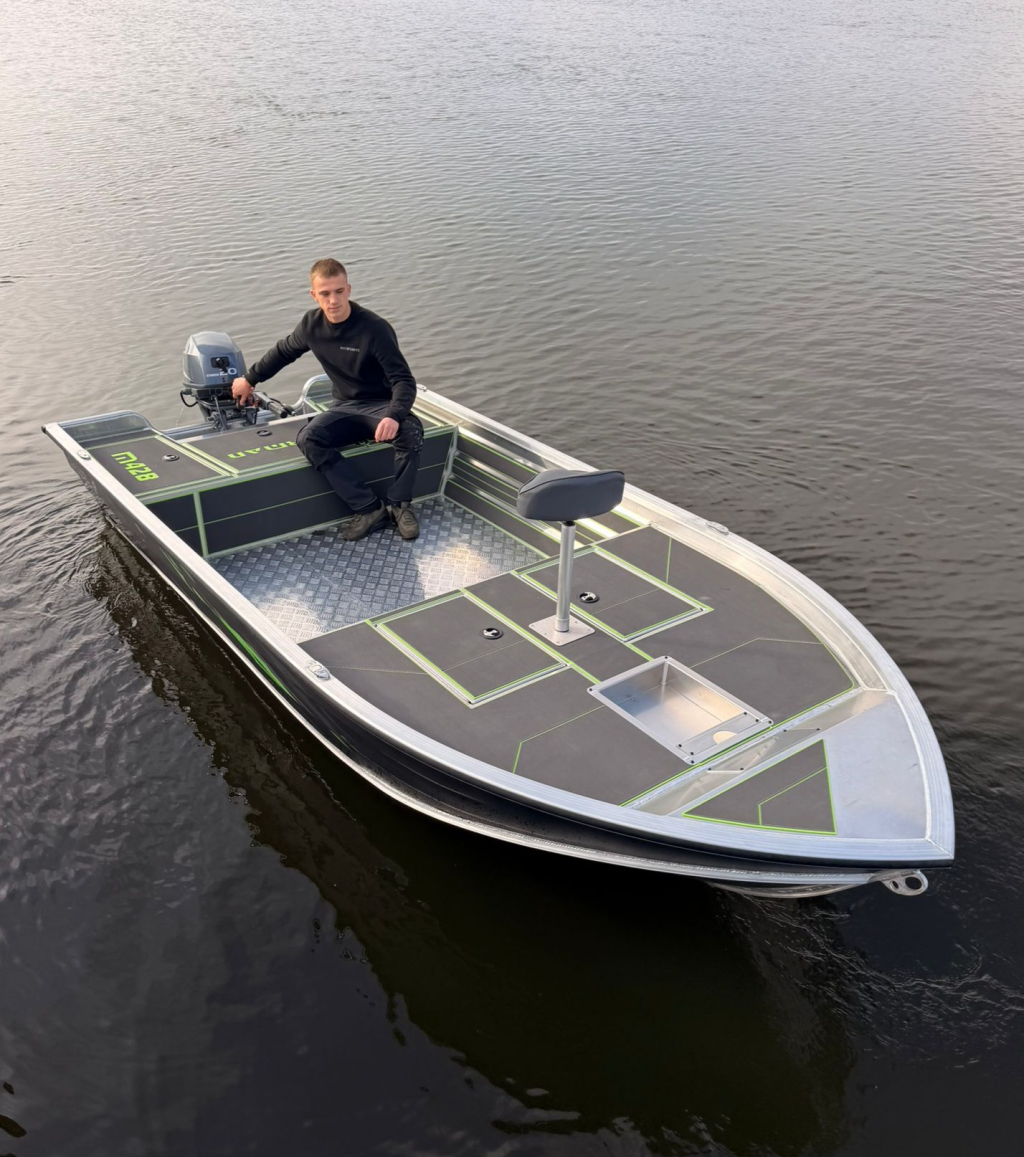 Kerman 428 visboot | Nieuw | gratis 3M wrap! — foto 1 van 14