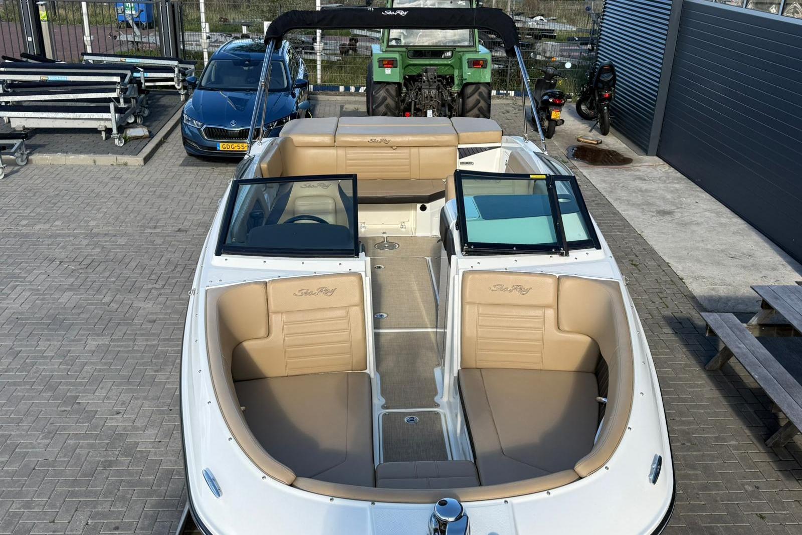 Sea Ray SPX 230 — foto 11 van 47