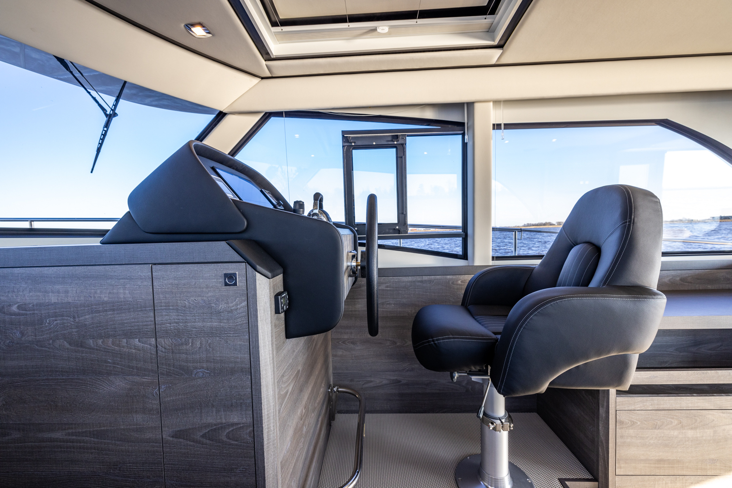 Boarncruiser 1280 Elegance Sedan - HYBRIDE — foto 19 van 33
