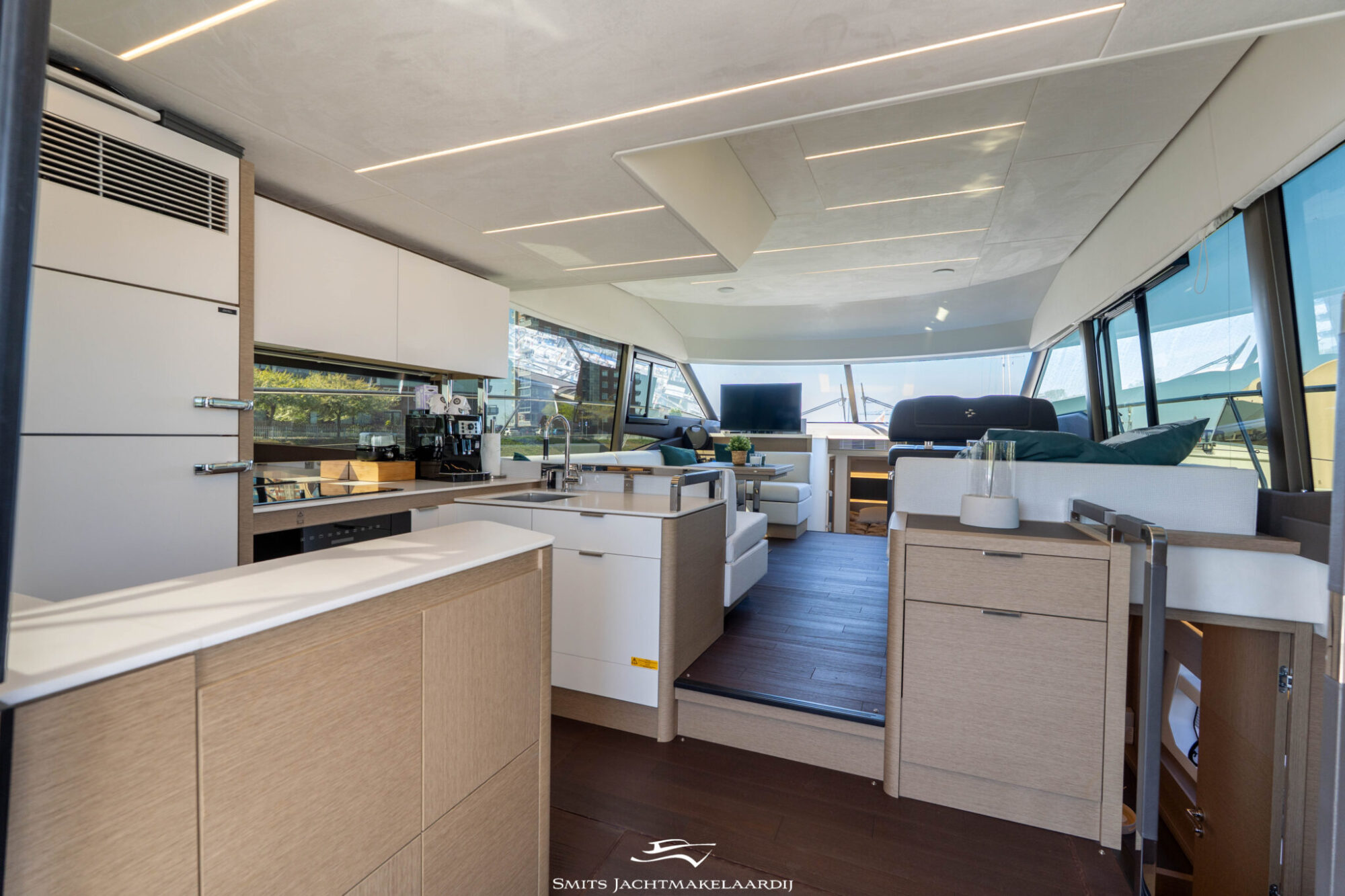 Prestige 590 Flybridge — foto 2 van 154