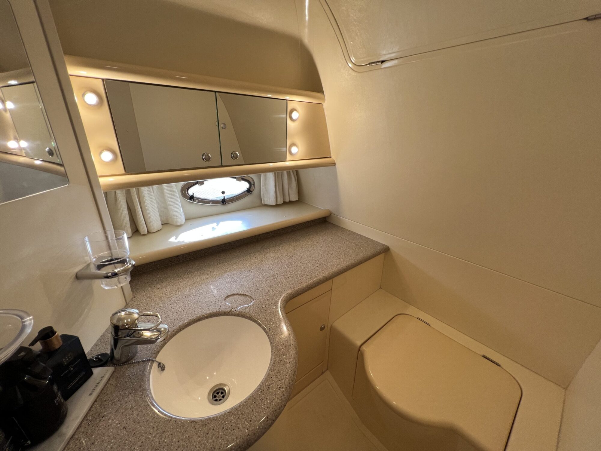 Sunseeker Superhawk 48 Cabrio — foto 9 van 48