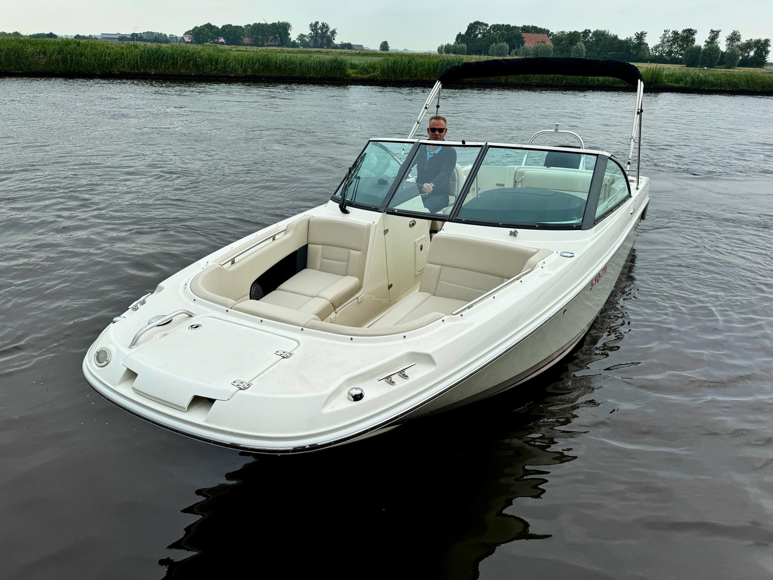 Boston Whaler 230 Vantage — foto 7 van 37