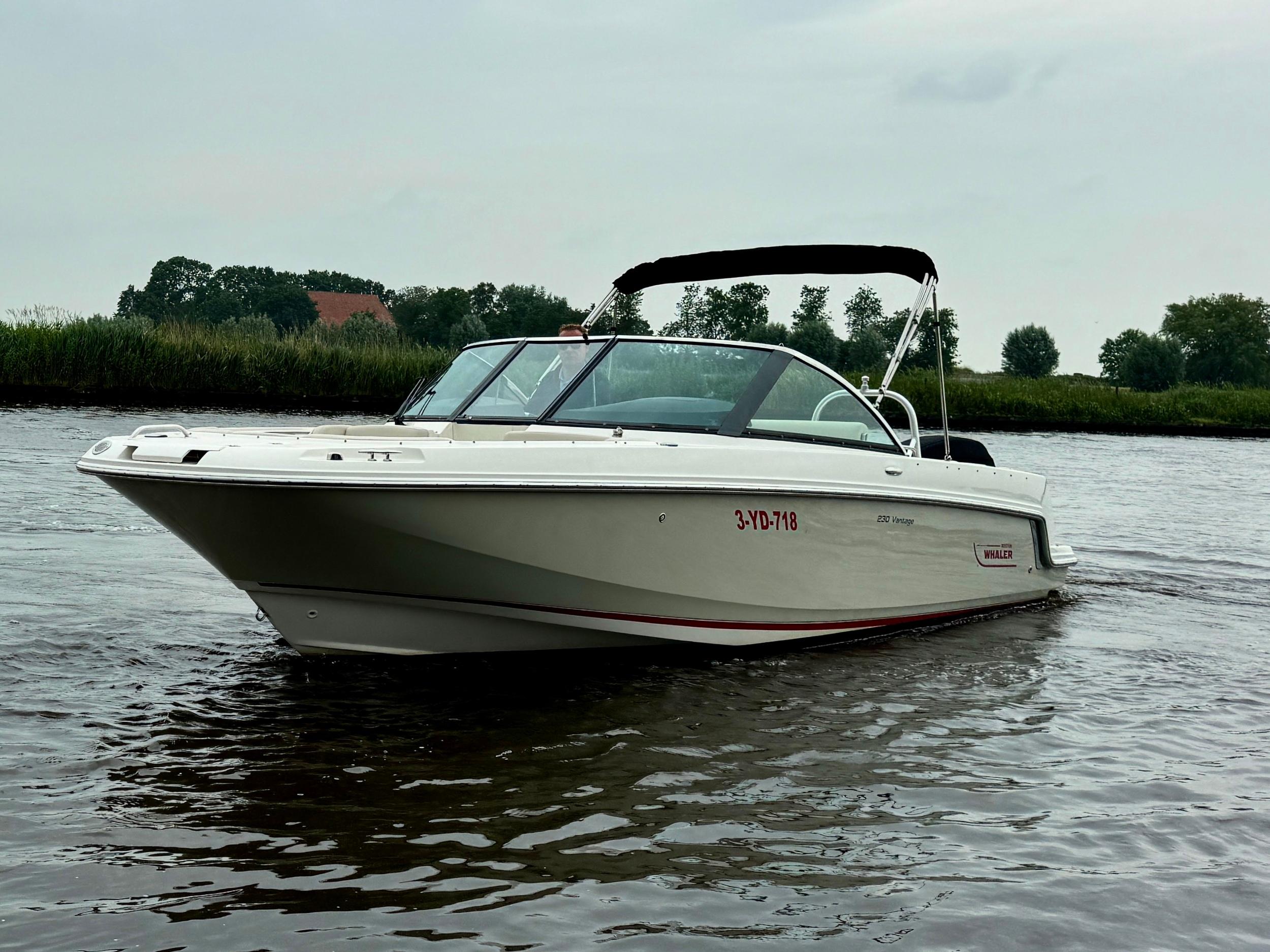 Boston Whaler 230 Vantage — foto 21 van 37