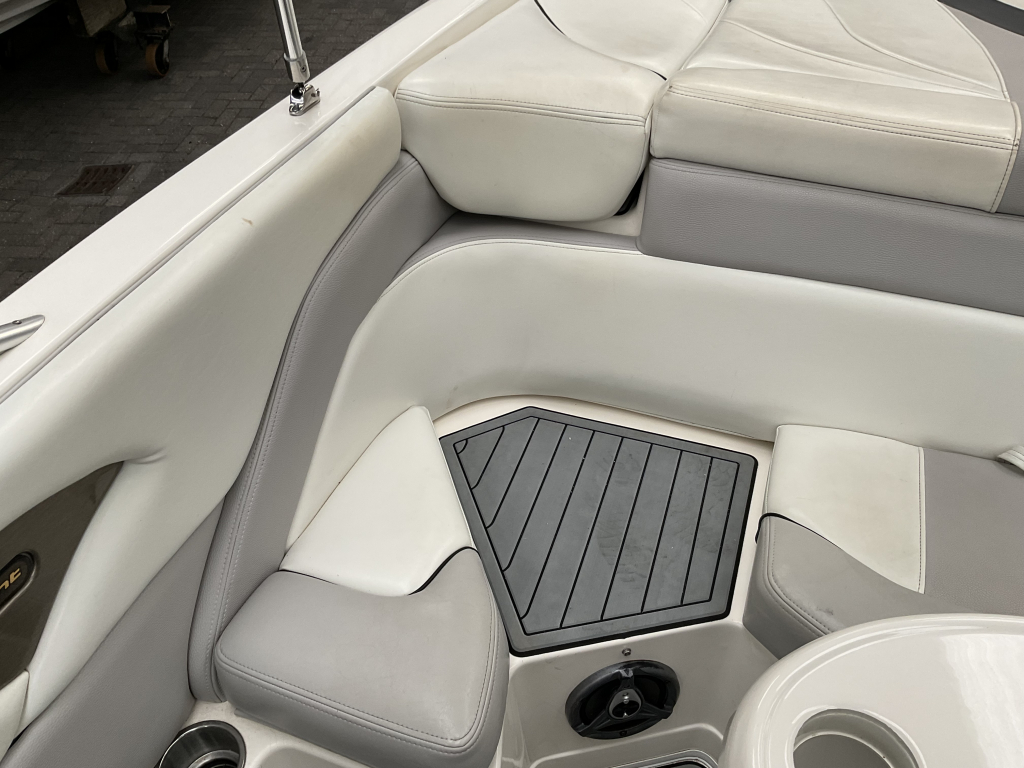 Bryant 246 Bowrider — foto 11 van 13
