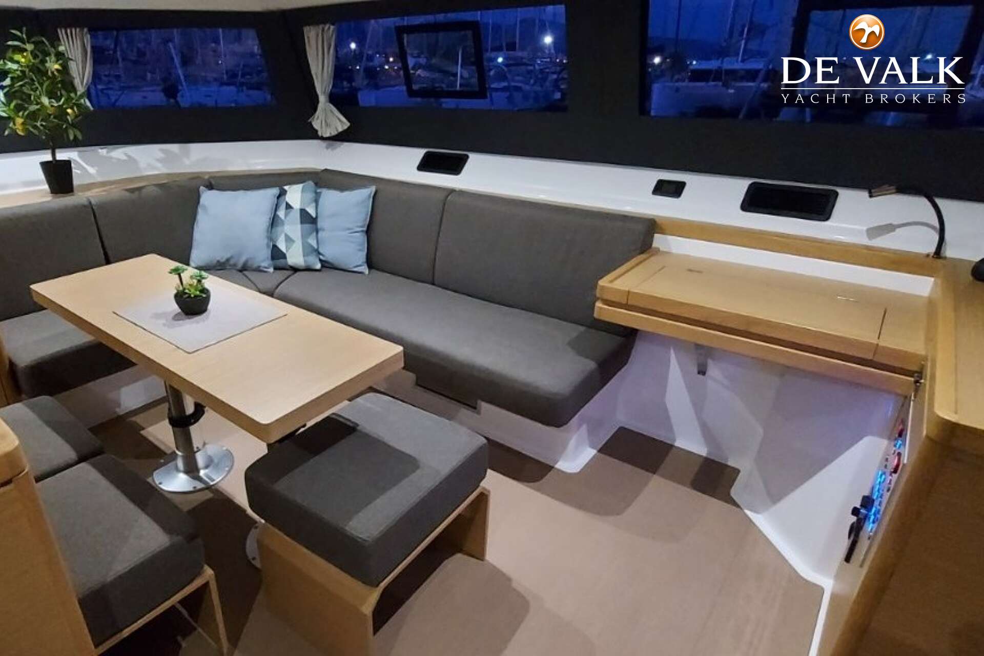 Dufour Catamaran 48 — foto 24 van 44