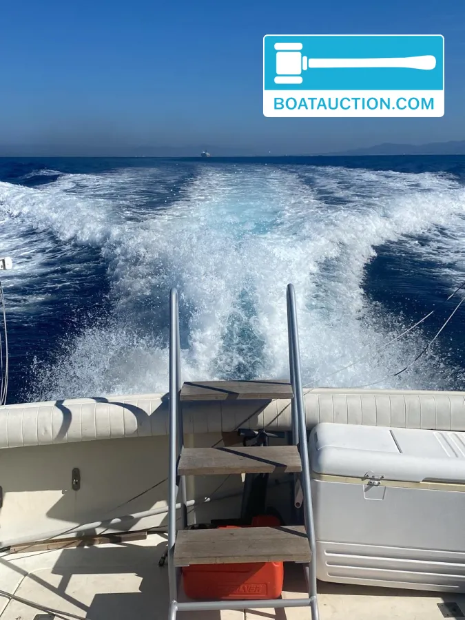 Hatteras 32 Sport Fly — foto 15 van 16