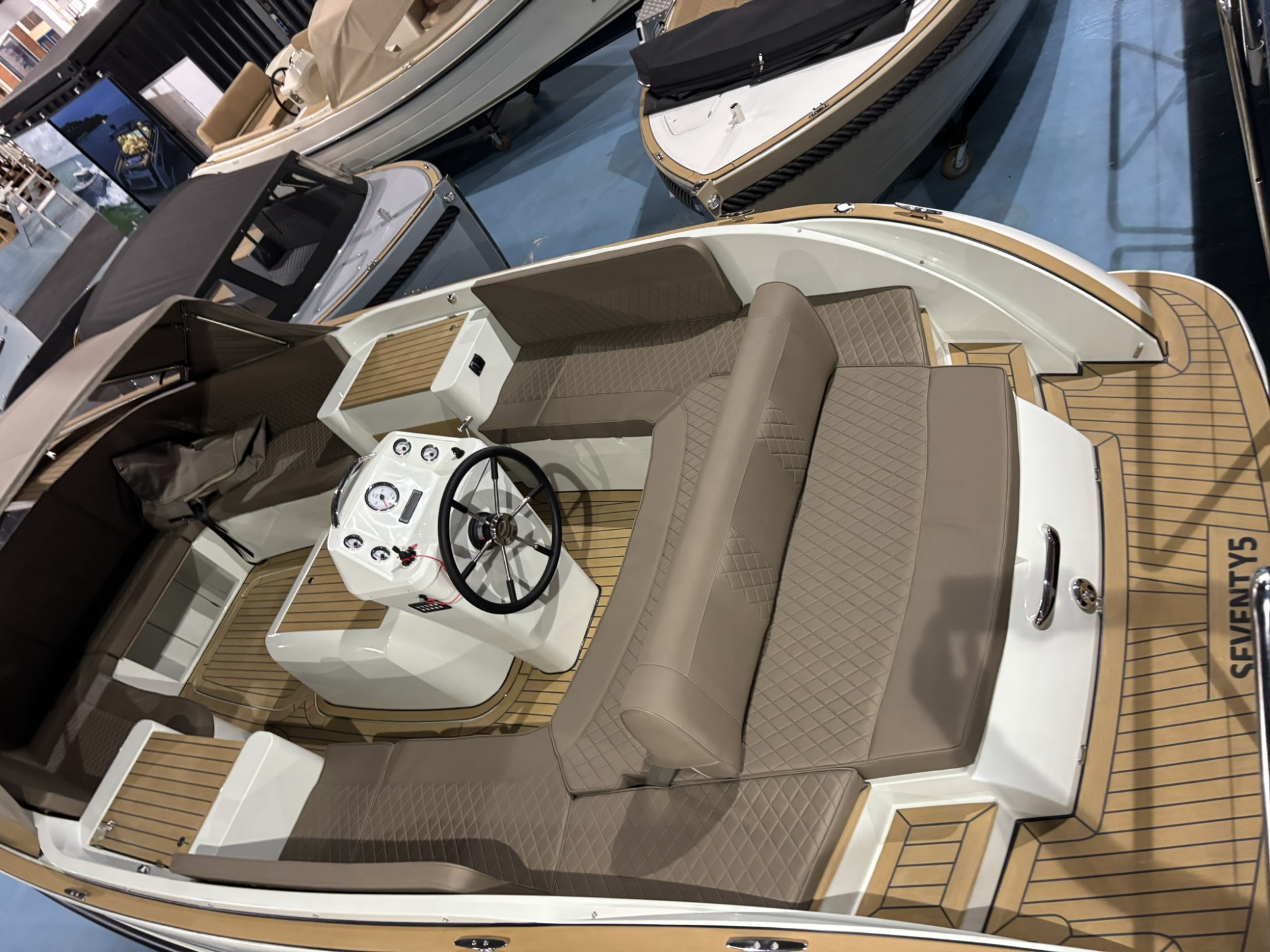 Antaris Seventy5 met Vetus 52 pk in RAL 9002 op voorraad! — foto 6 van 13