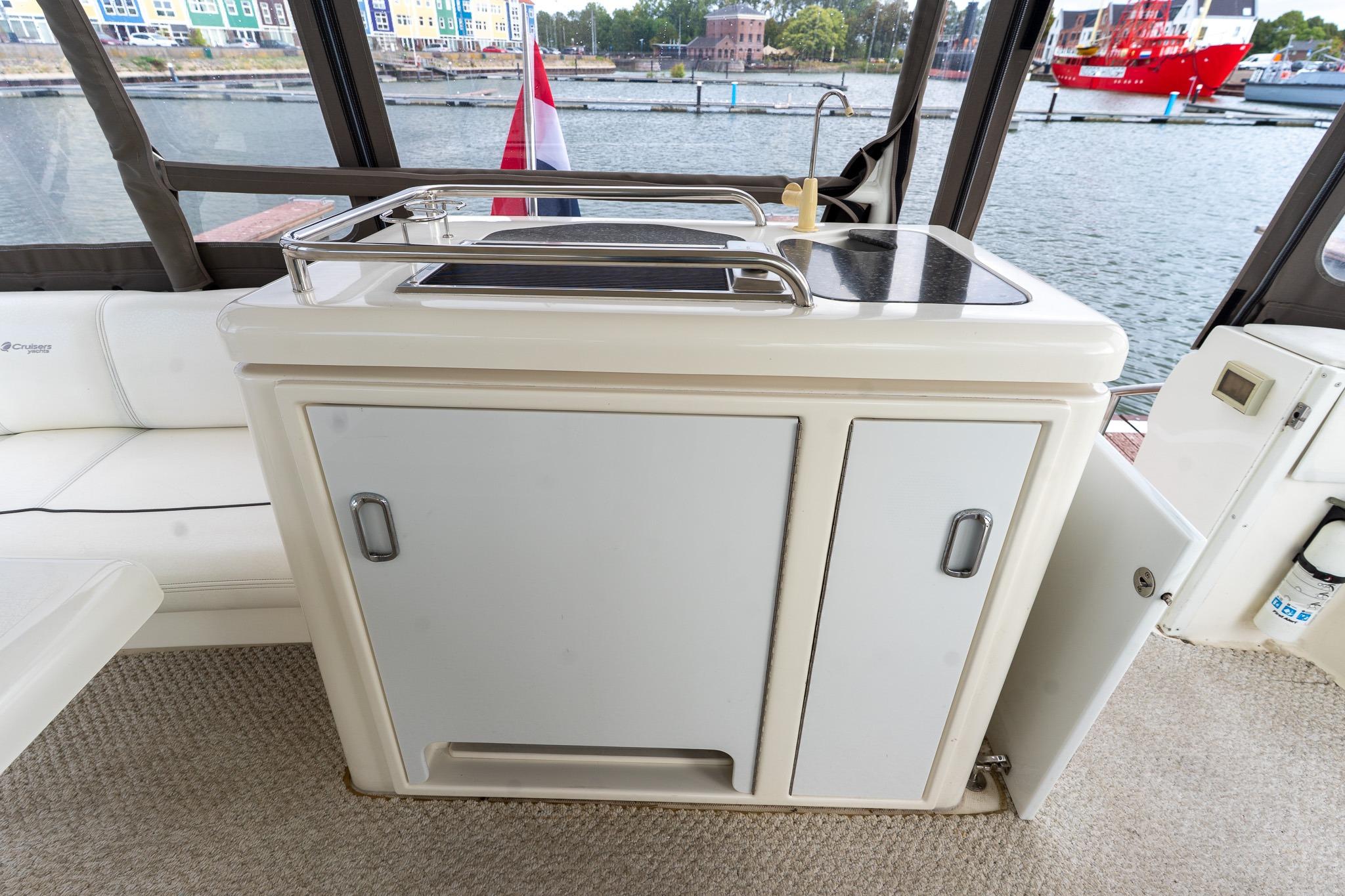 Cruisers Yachts 415 Express Motoryacht — foto 70 van 100