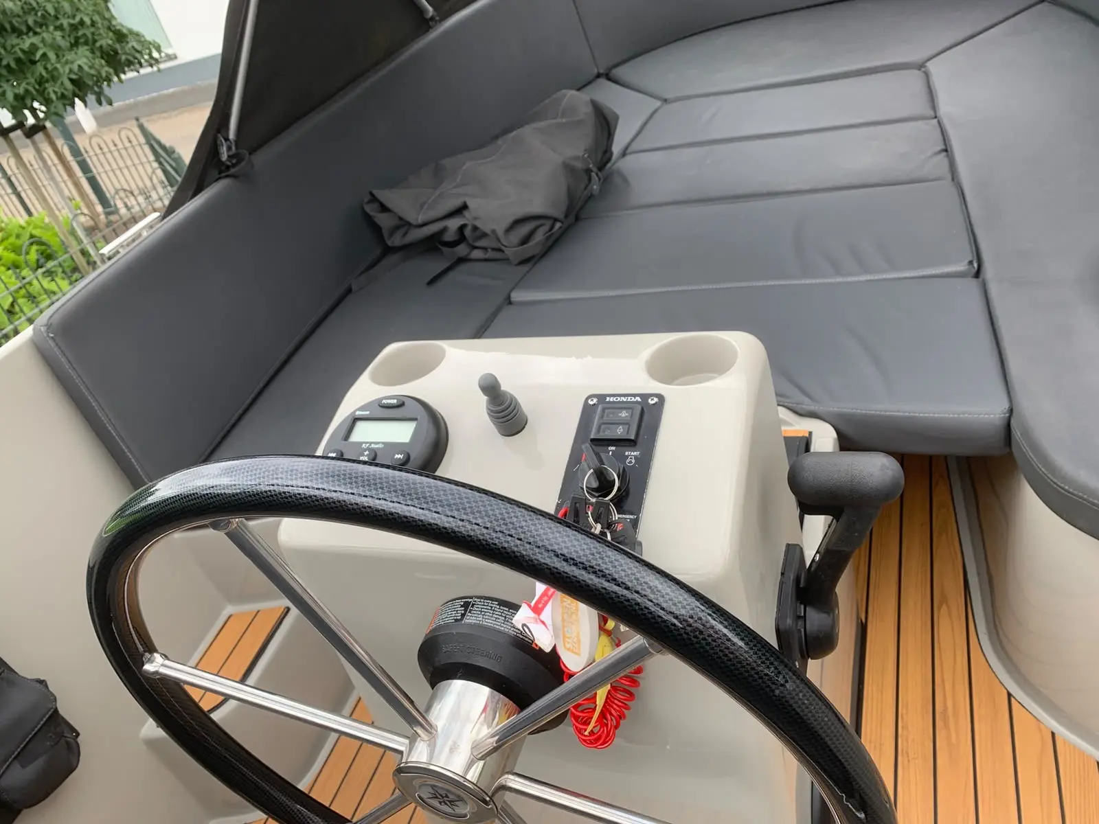 Meersloep 600 Honda 20pk bwj 021 boegschroef teak audio — foto 2 van 16