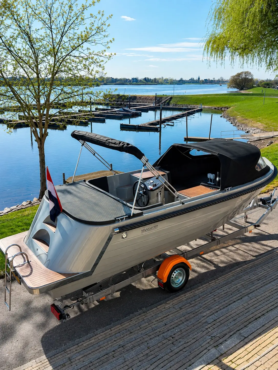 Maassloep 680 Honda 20pk nieuw vaarklaar € 32.950,- — foto 1 van 12