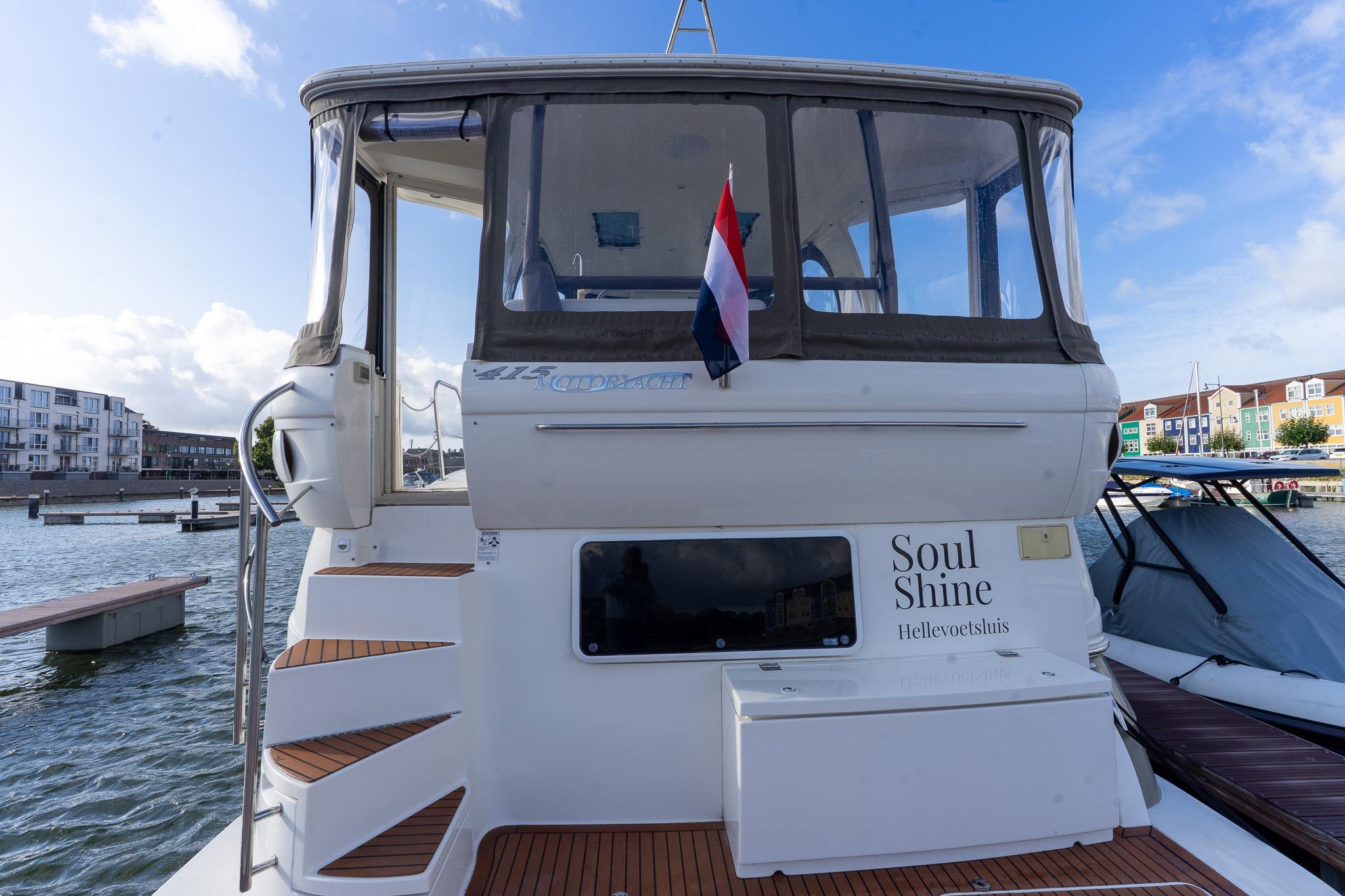 Cruisers Yachts 415 Express Motoryacht — foto 37 van 100